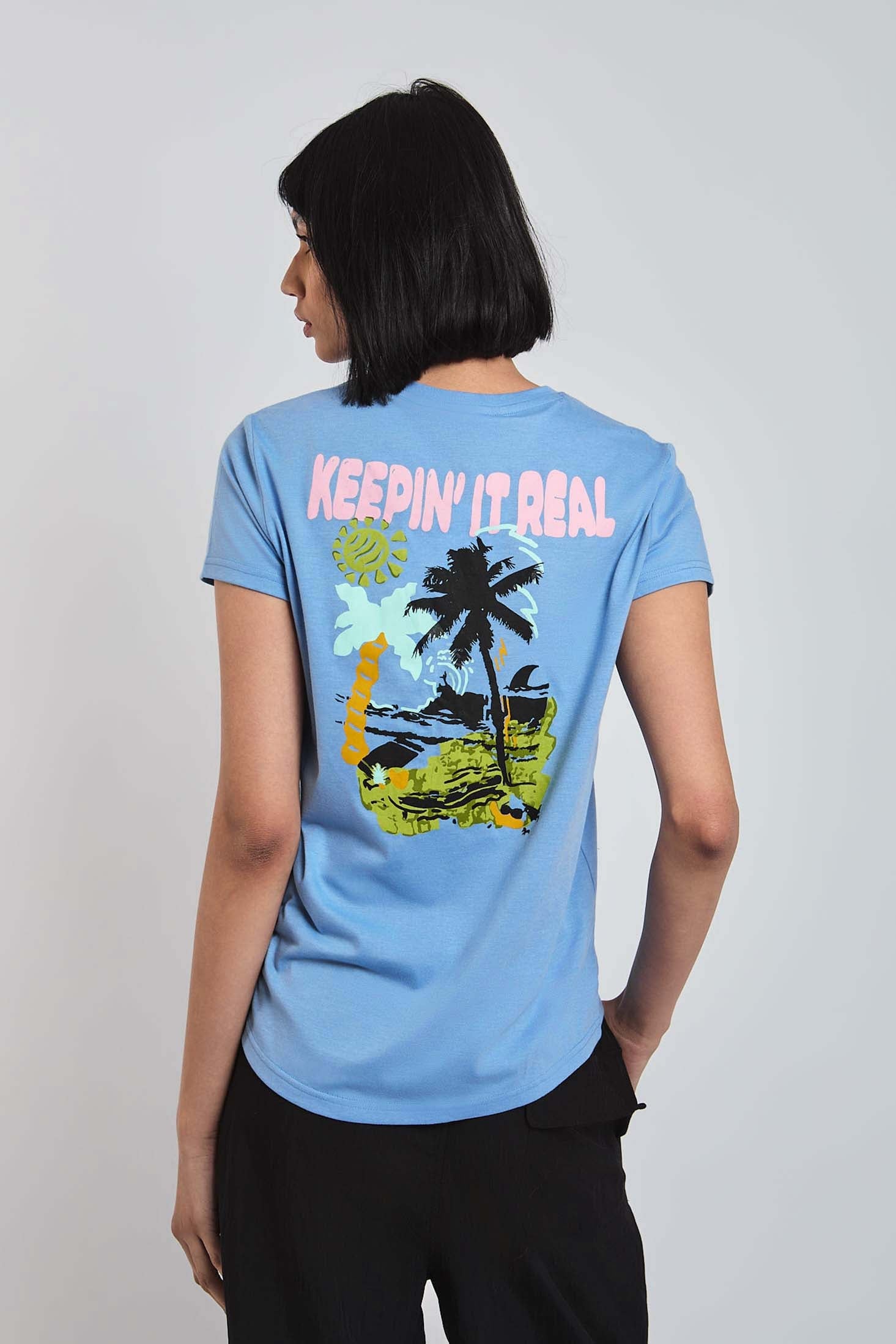 تي شيرت نسائي بقصّة عادية وحاشية منحنية وذيل قميص أزرق