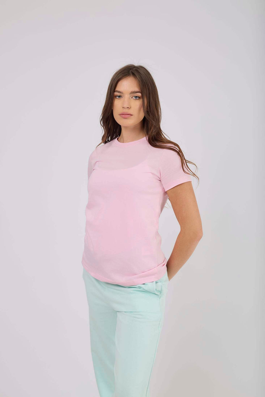 تي شيرت نسائي بقصّة عادية باللون الوردي