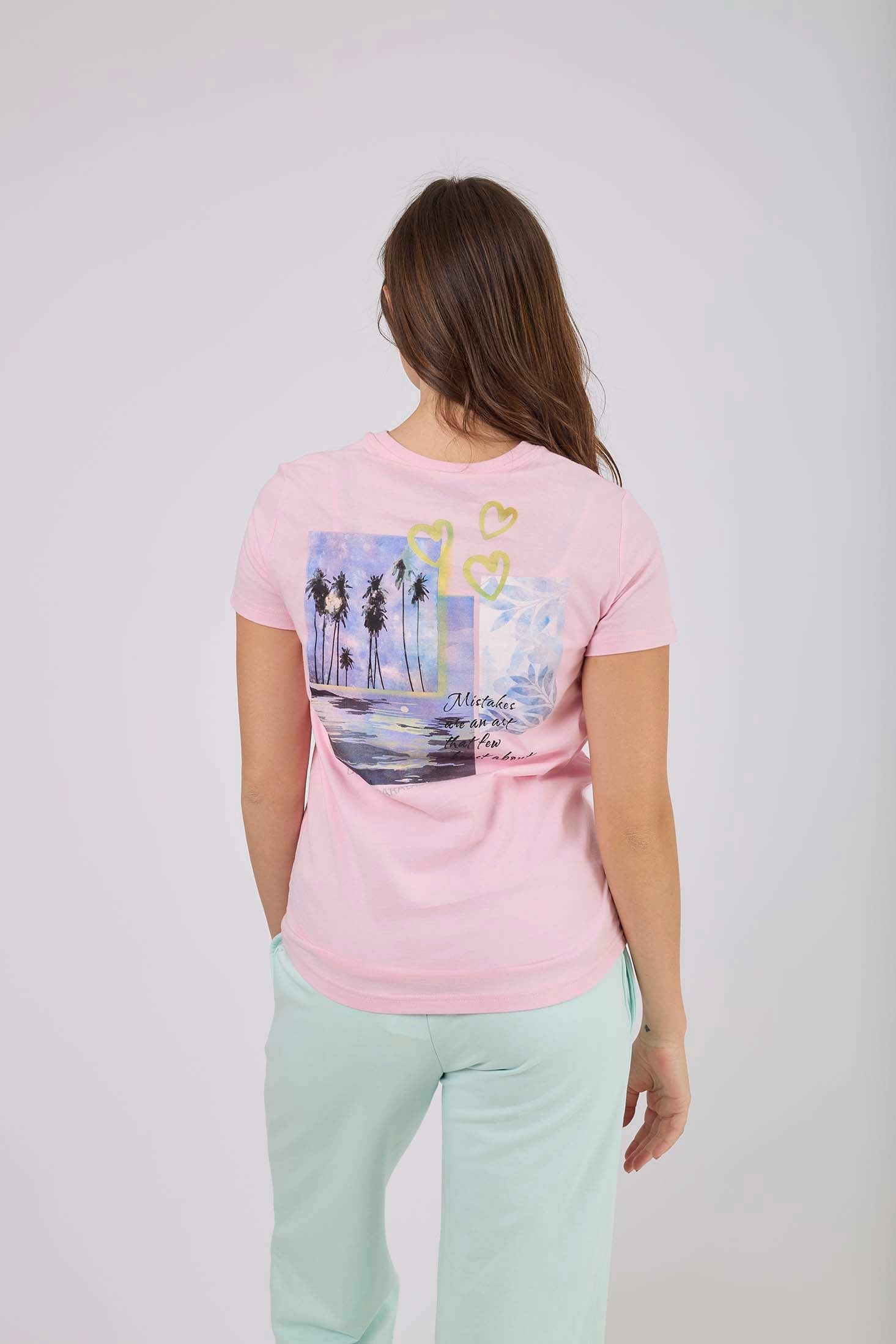 تي شيرت نسائي بقصّة عادية باللون الوردي