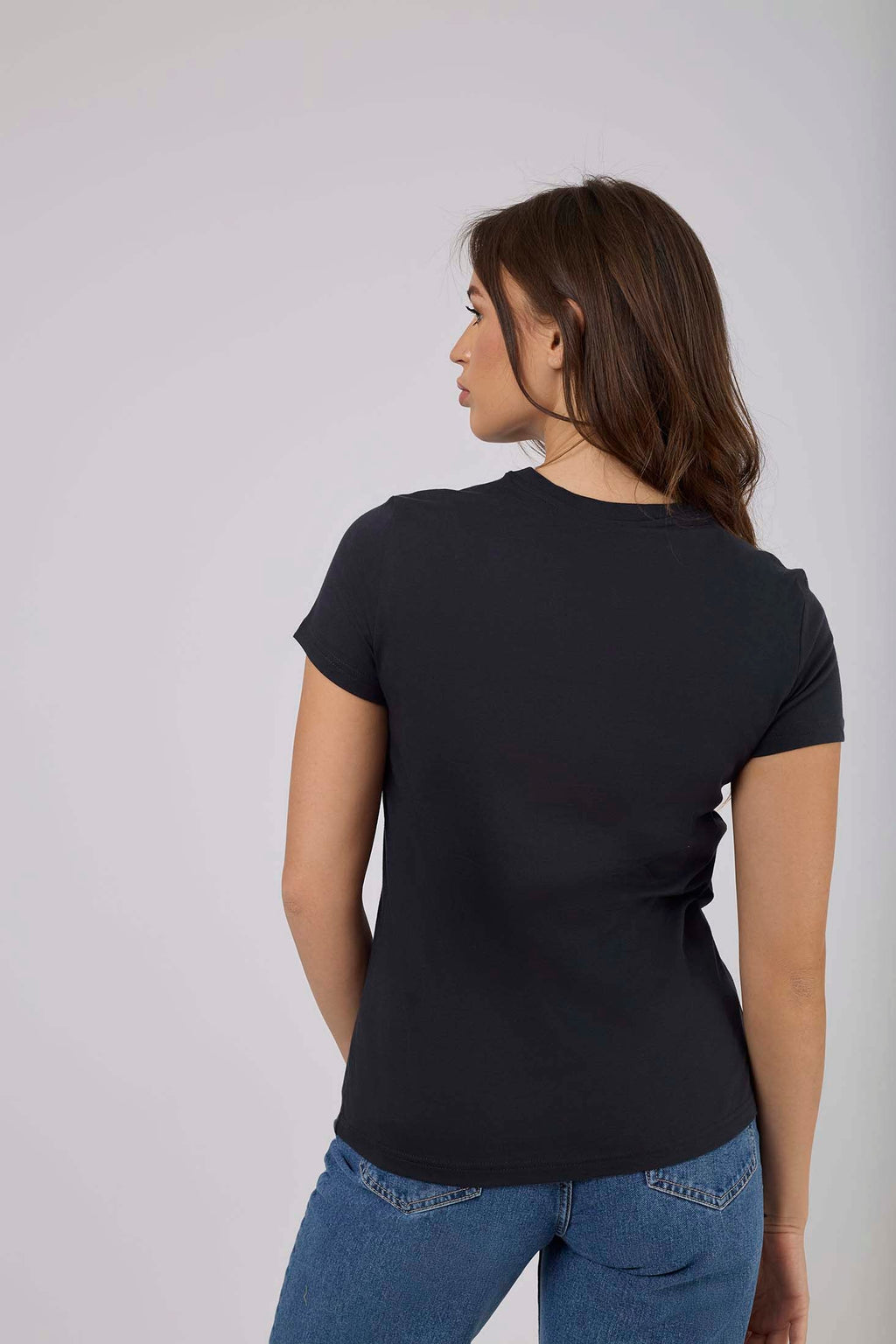 تي شيرت نسائي بقصّة عادية وأكمام قصيرة