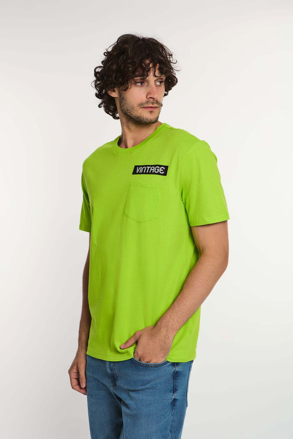 تي شيرت رجالي كاجوال بقصّة عادية من القطن مع جيب باللون الأصفر
