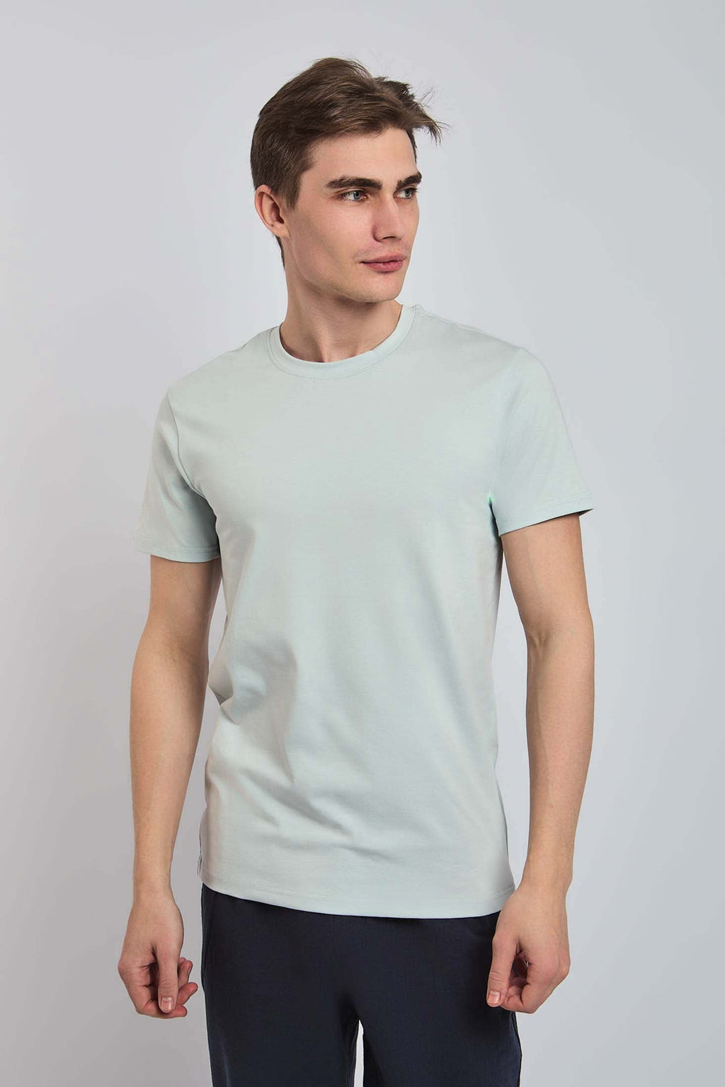 تي شيرت كاجوال بقصّة Slim Fit أساسي باللون الأزرق