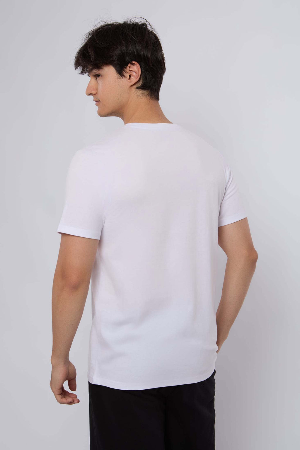 تي شيرت رجالي كاجوال بقصّة عادية من القطن باللون الأبيض