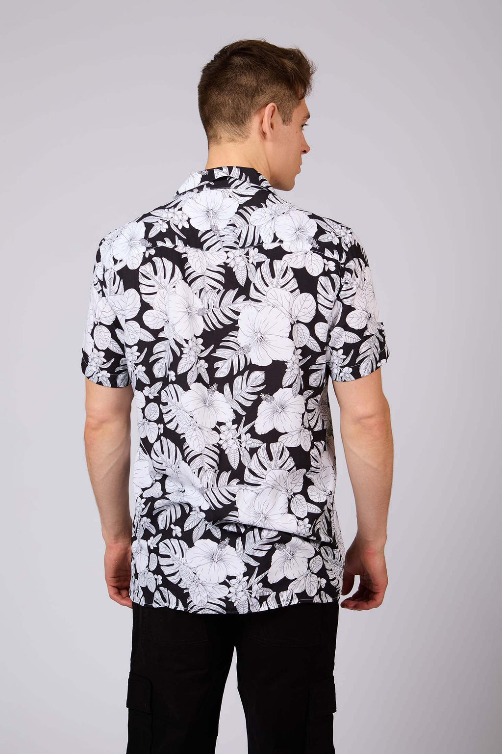 قميص رجالي بقصة عادية أسود