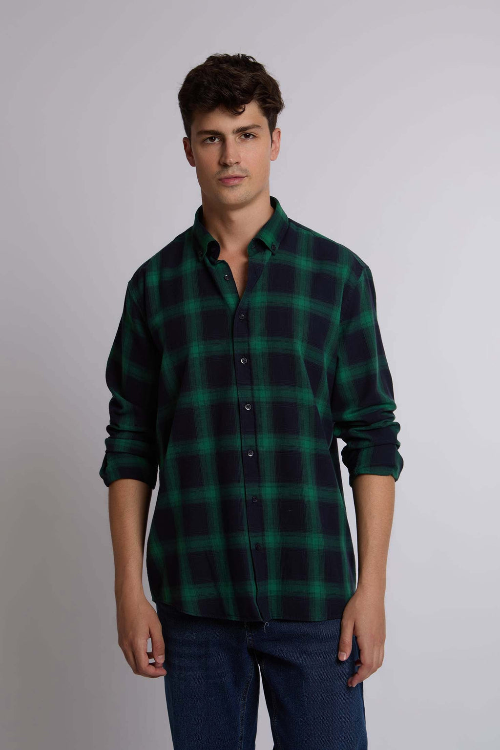 قميص رجالي بقصّة عادية من القطن بأكمام طويلة، لون بيج