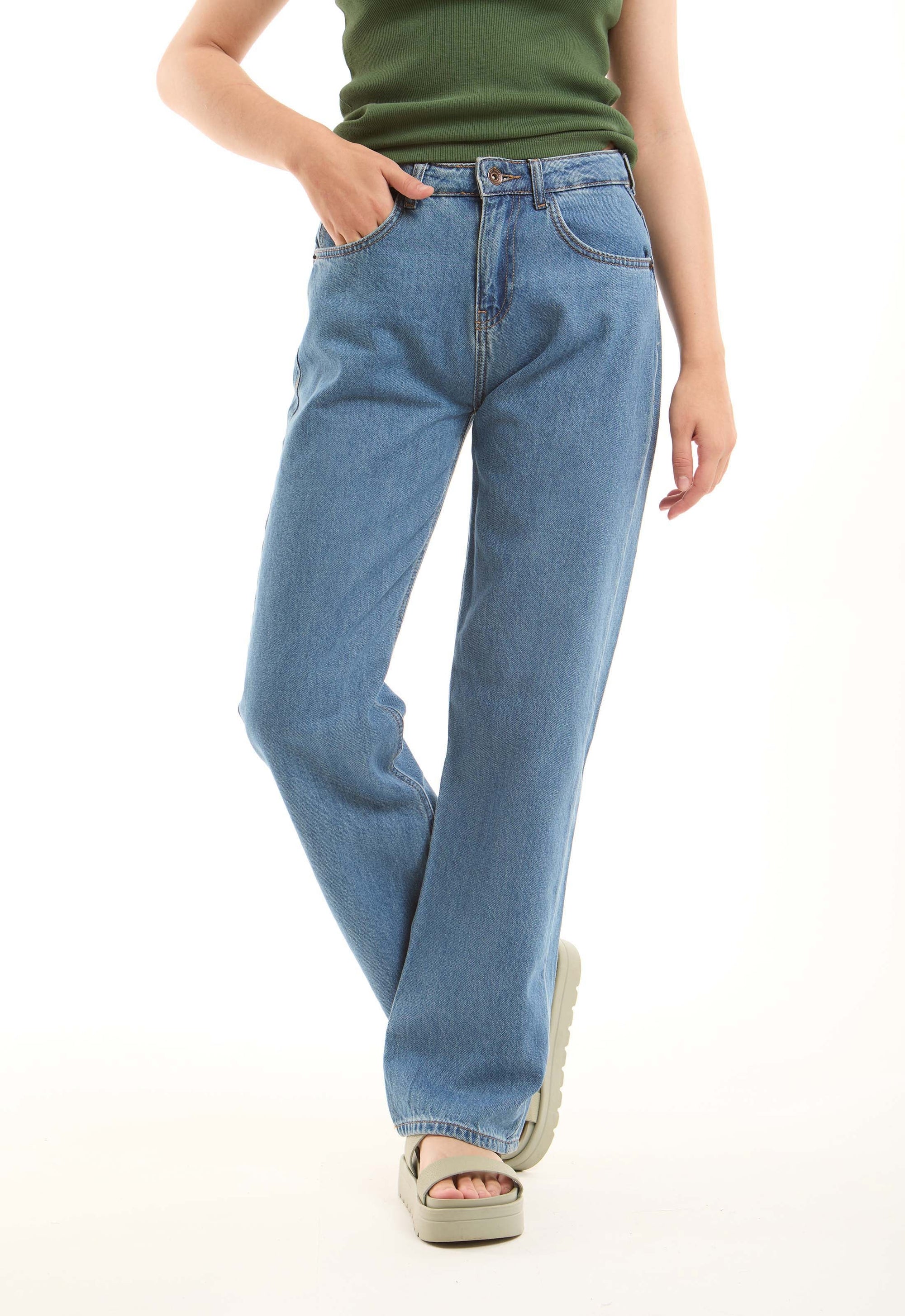 بنطلون جينز نسائي مستقيم الخصر عالي اللون متوسط الغسل