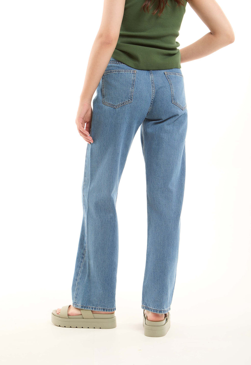 بنطلون جينز نسائي مستقيم الخصر عالي اللون متوسط الغسل