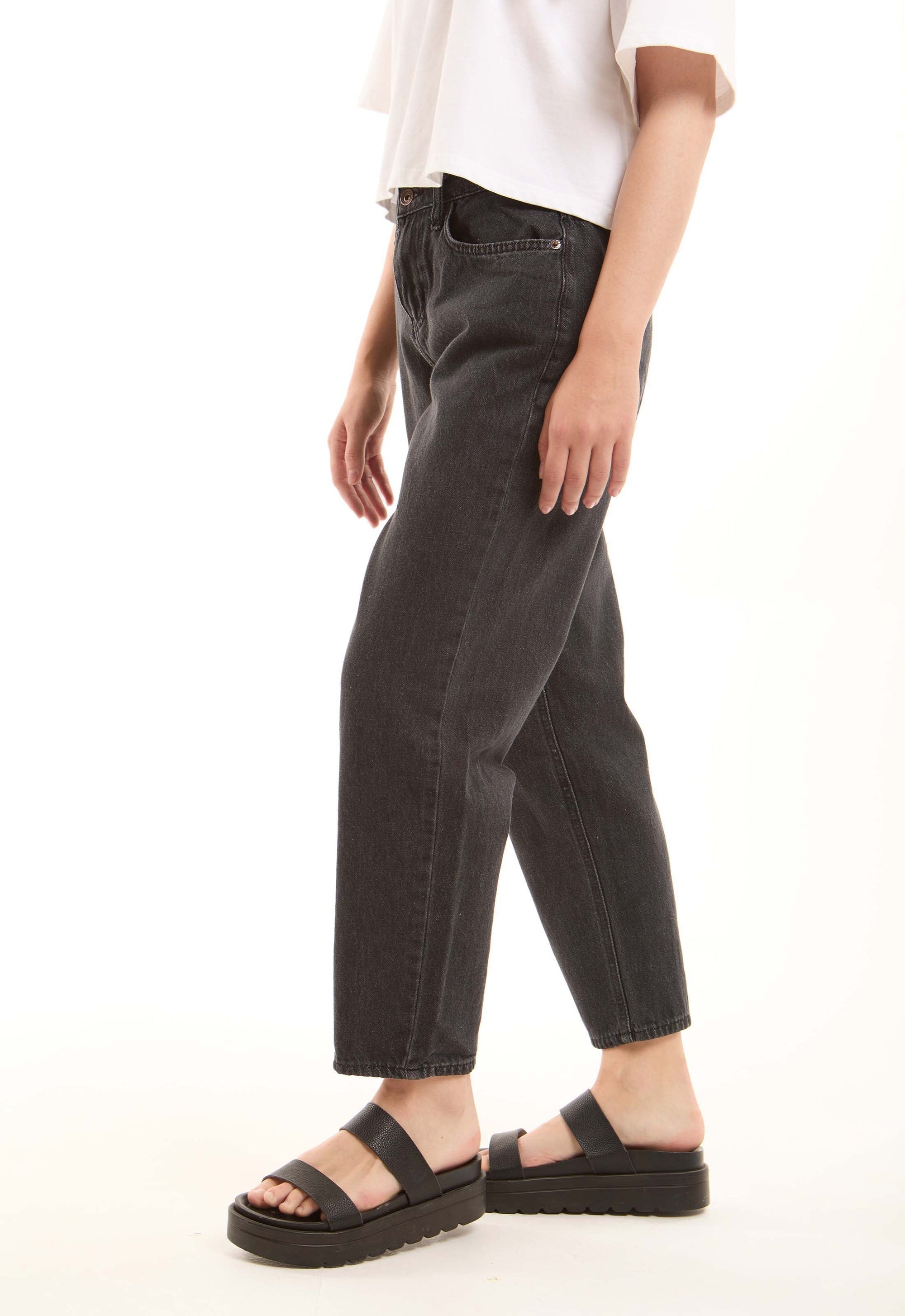 Relaxed Tapered Denim Pants