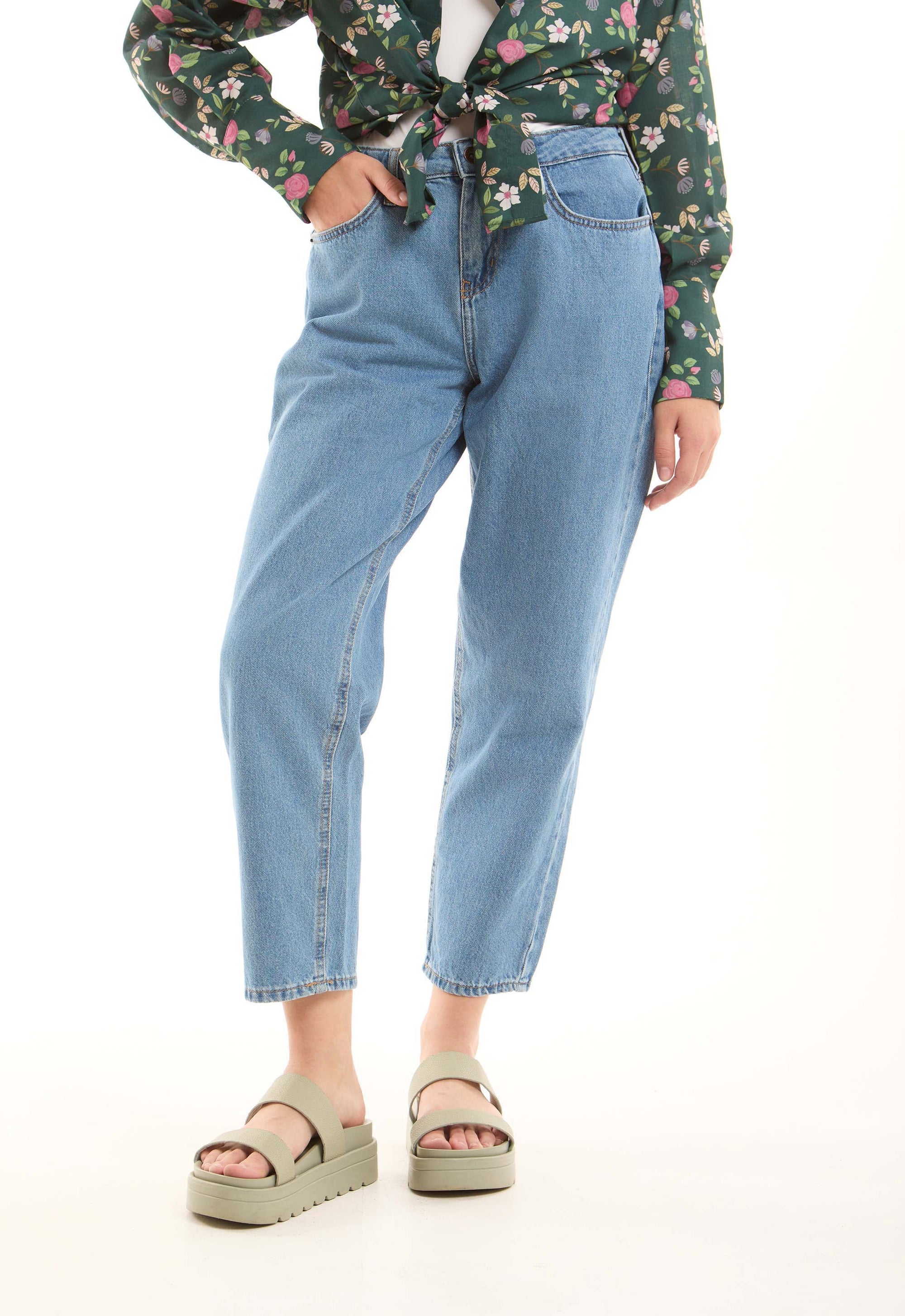 Relaxed Tapered Denim Pants