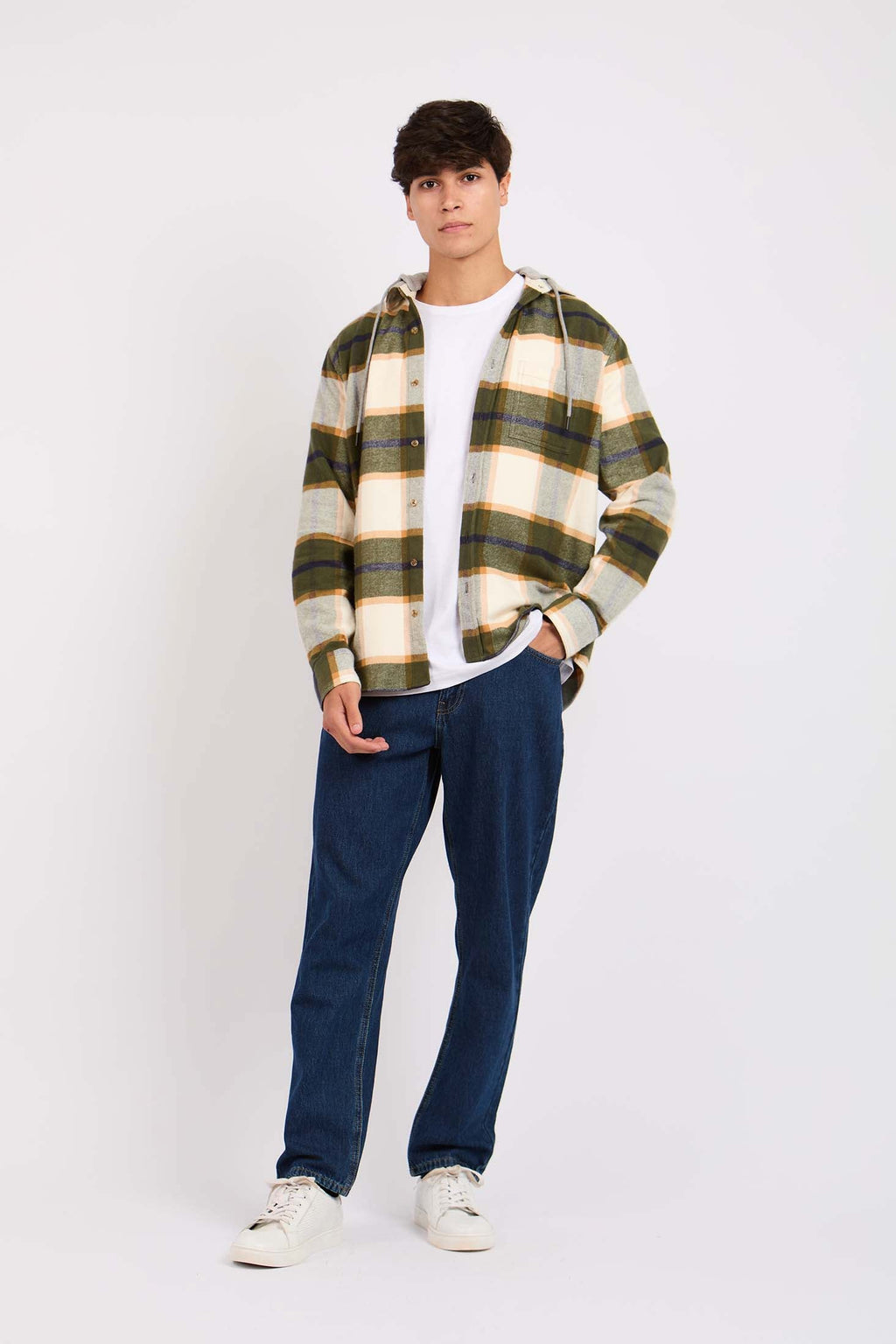 قميص رجالي منقوش باللون الأخضر