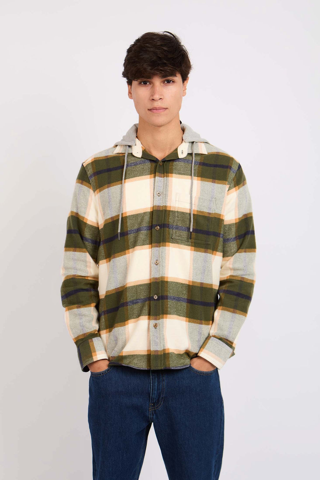 قميص رجالي منقوش باللون الأخضر