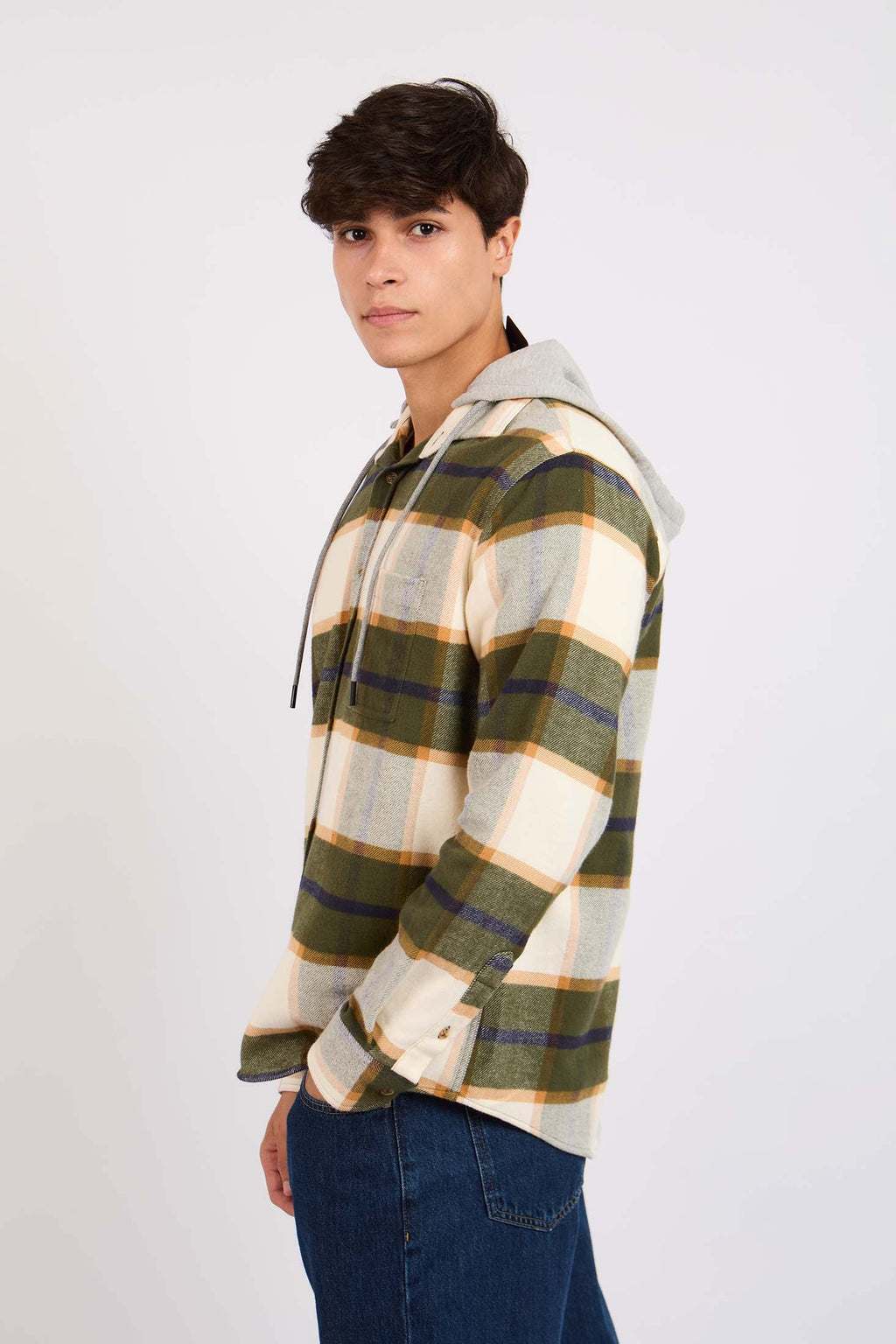 قميص رجالي منقوش باللون الأخضر