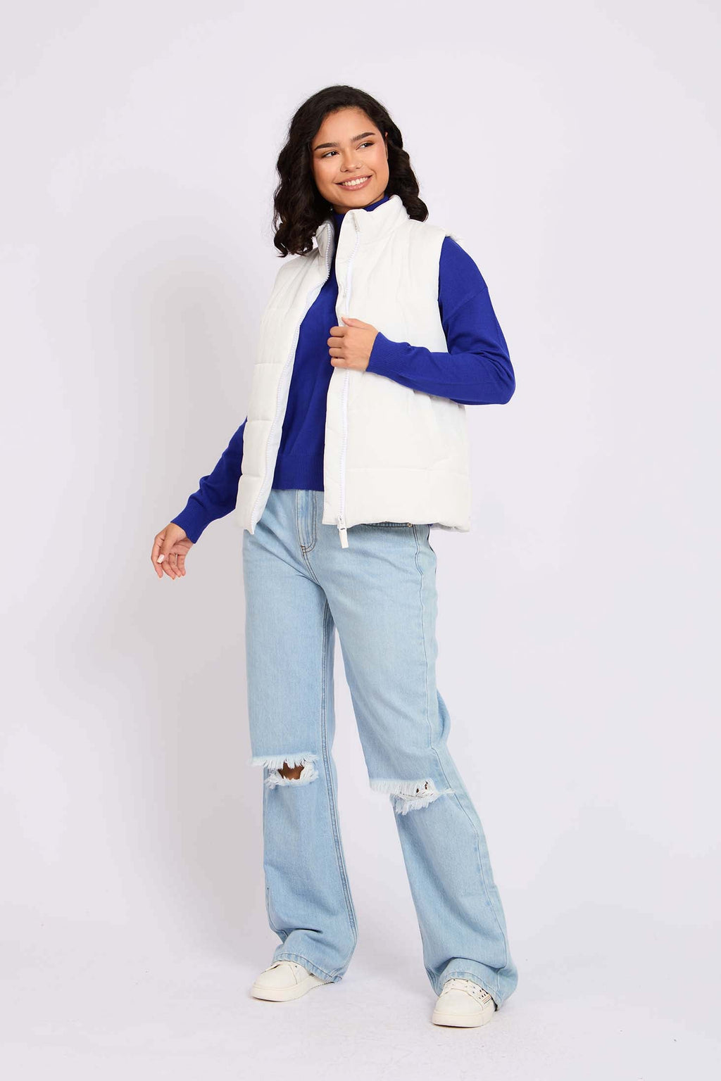 سترة نسائية منتفخة باللون الأبيض