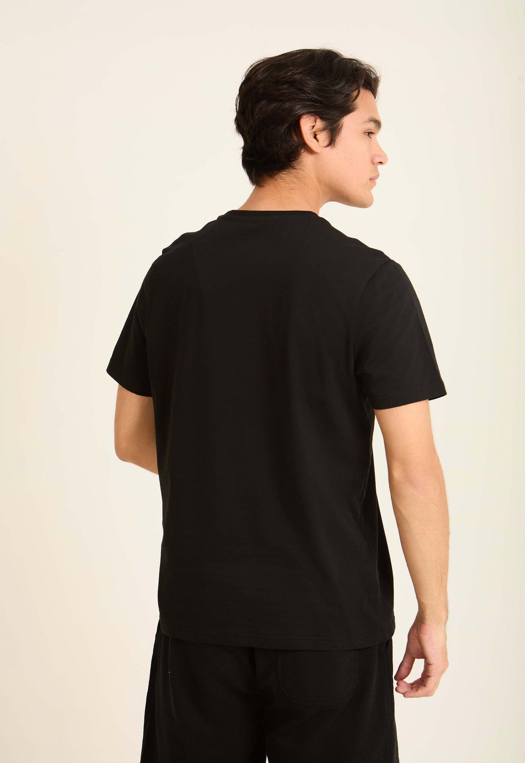 تي شيرت رجالي قطني عادي أسود