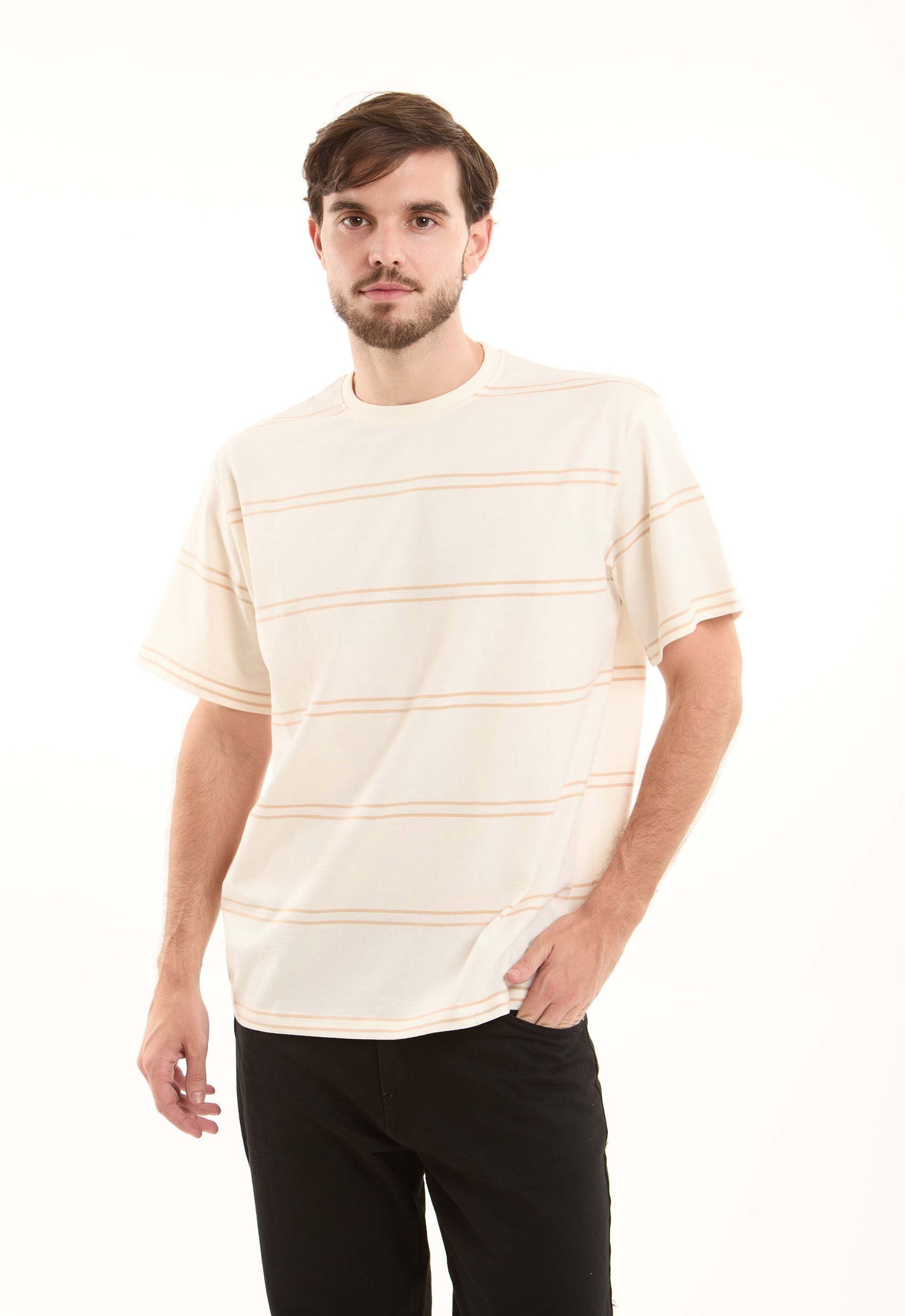 تي شيرت رجالي مطرز متعدد الألوان