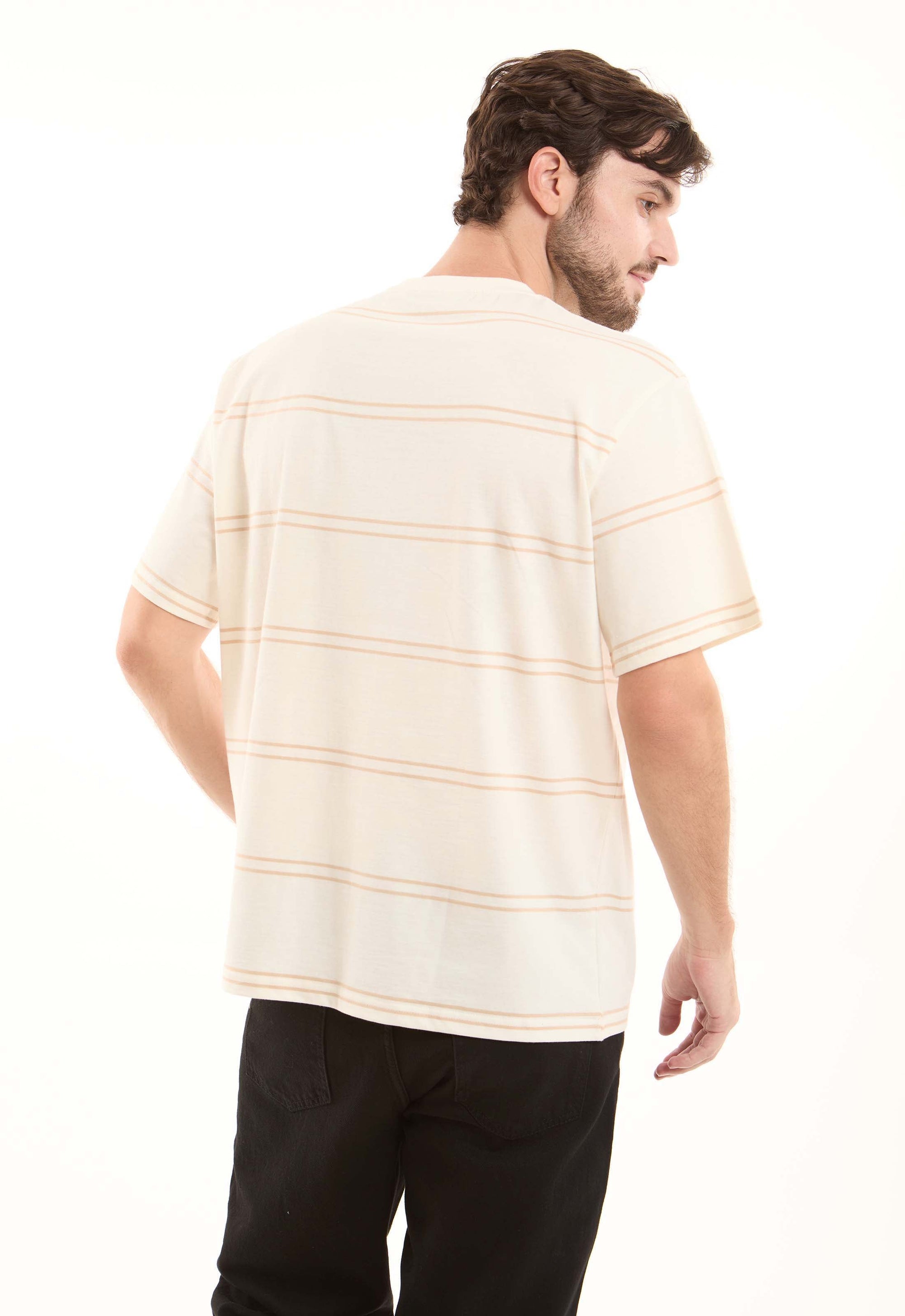 تي شيرت رجالي مطرز متعدد الألوان