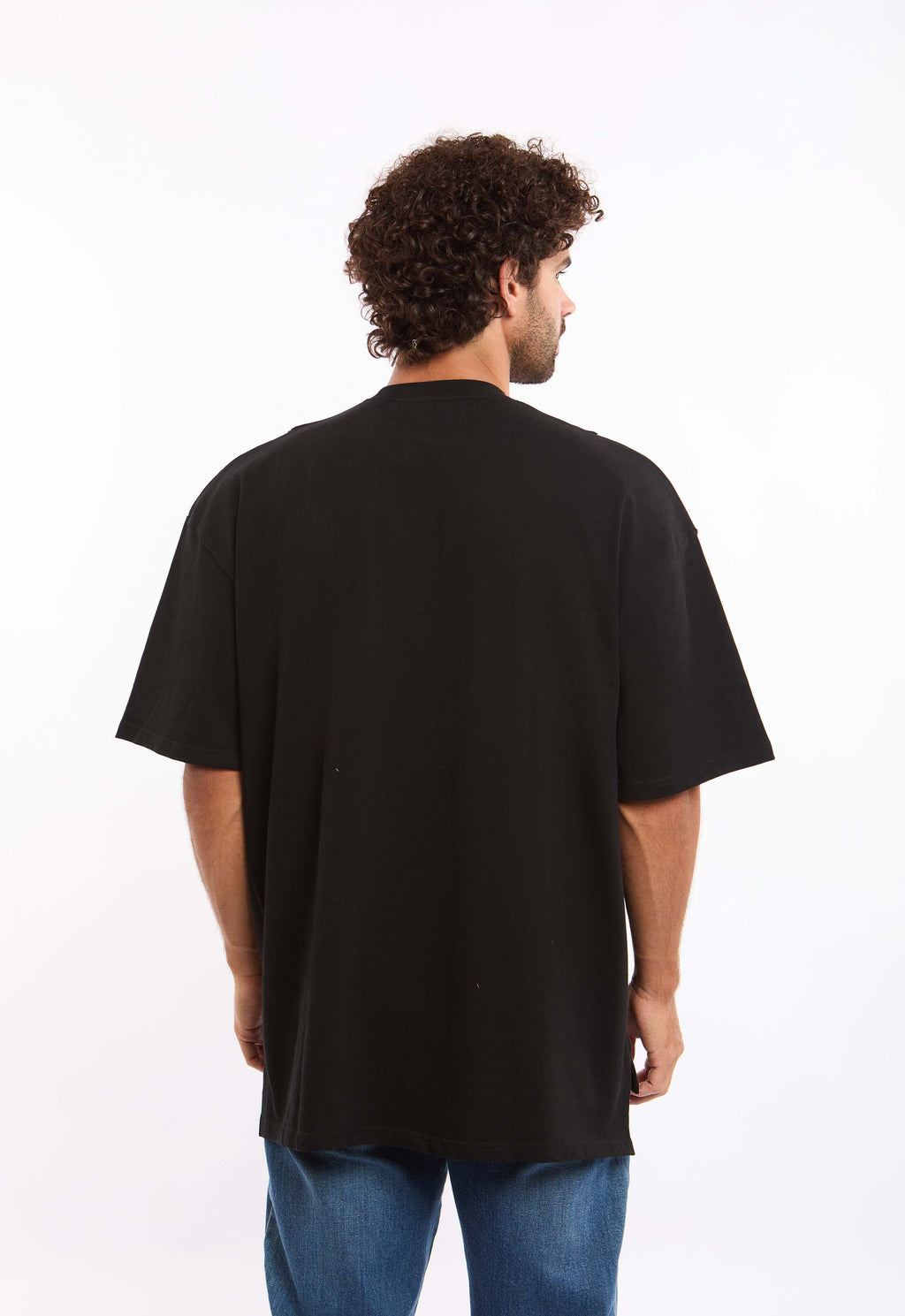 تي شيرت رجالي كبير الحجم باللون الأسود