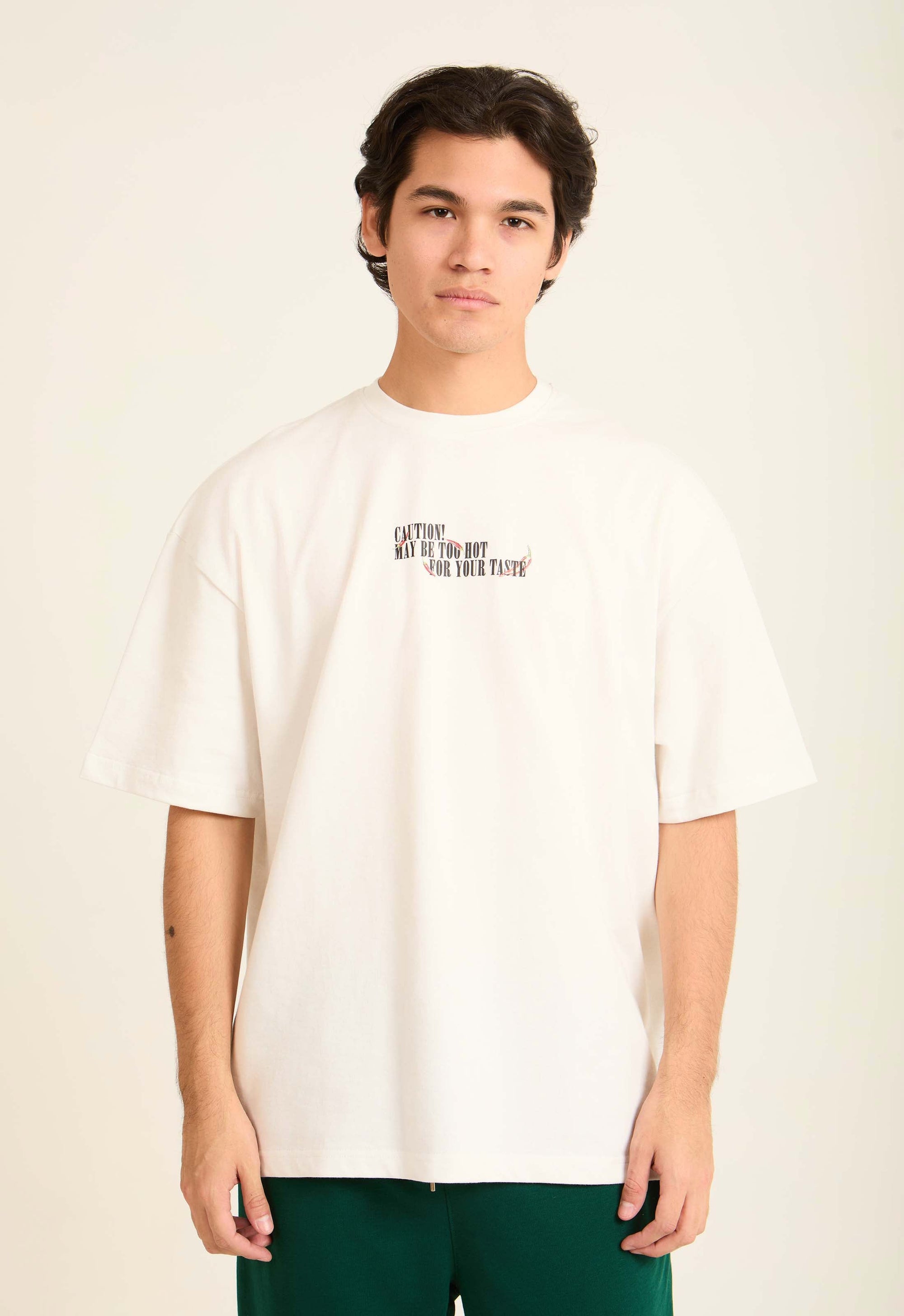 تي شيرت رجالي كبير الحجم مطبوع باللون الأبيض العتيق