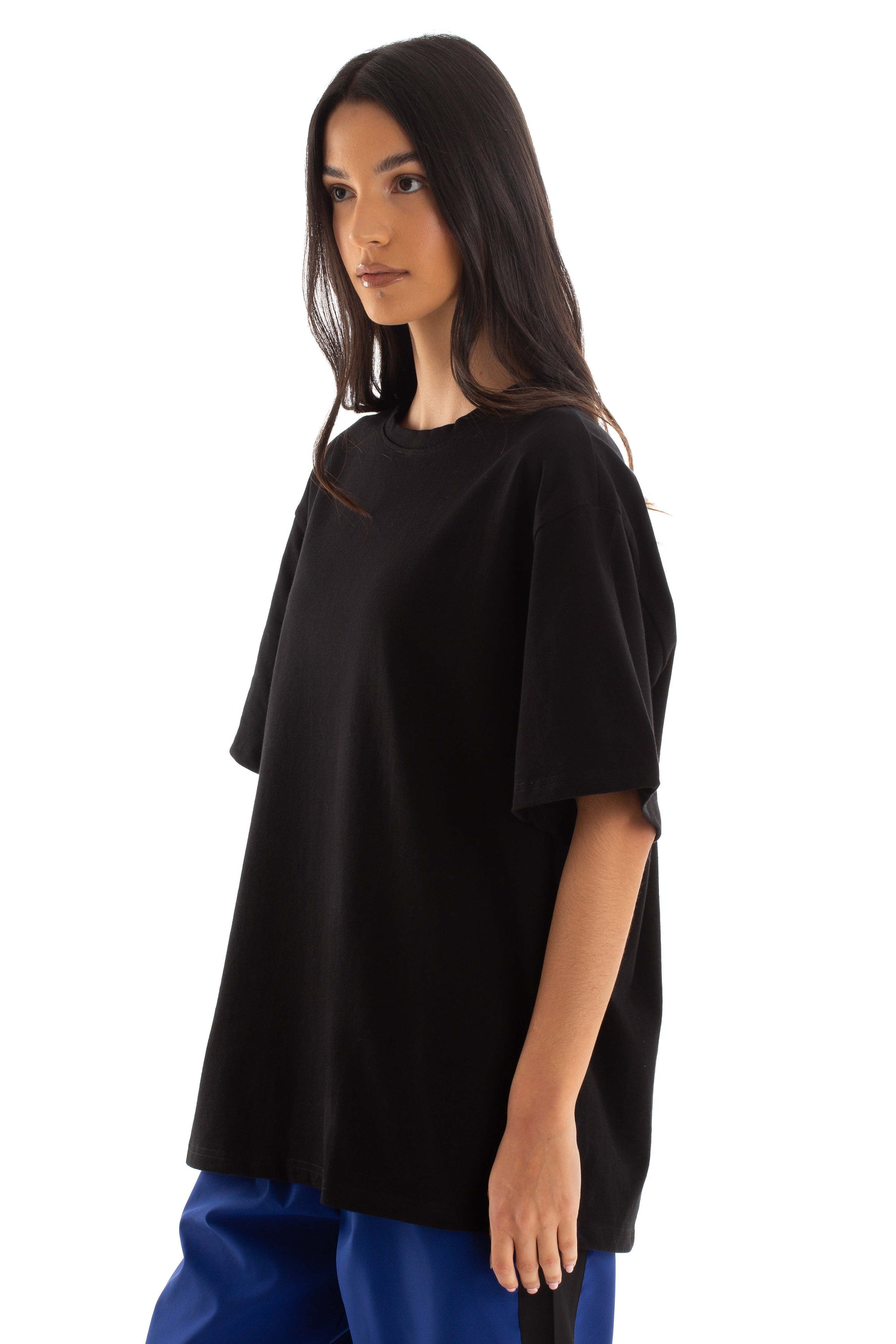 تيشيرت قطن أساسي سادة بقصة مريحة