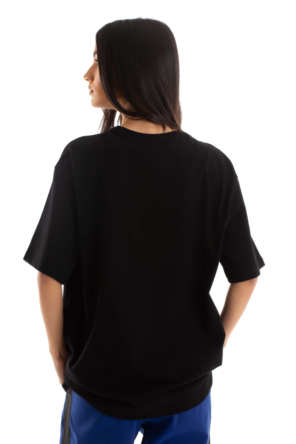 تيشيرت قطن أساسي سادة بقصة مريحة