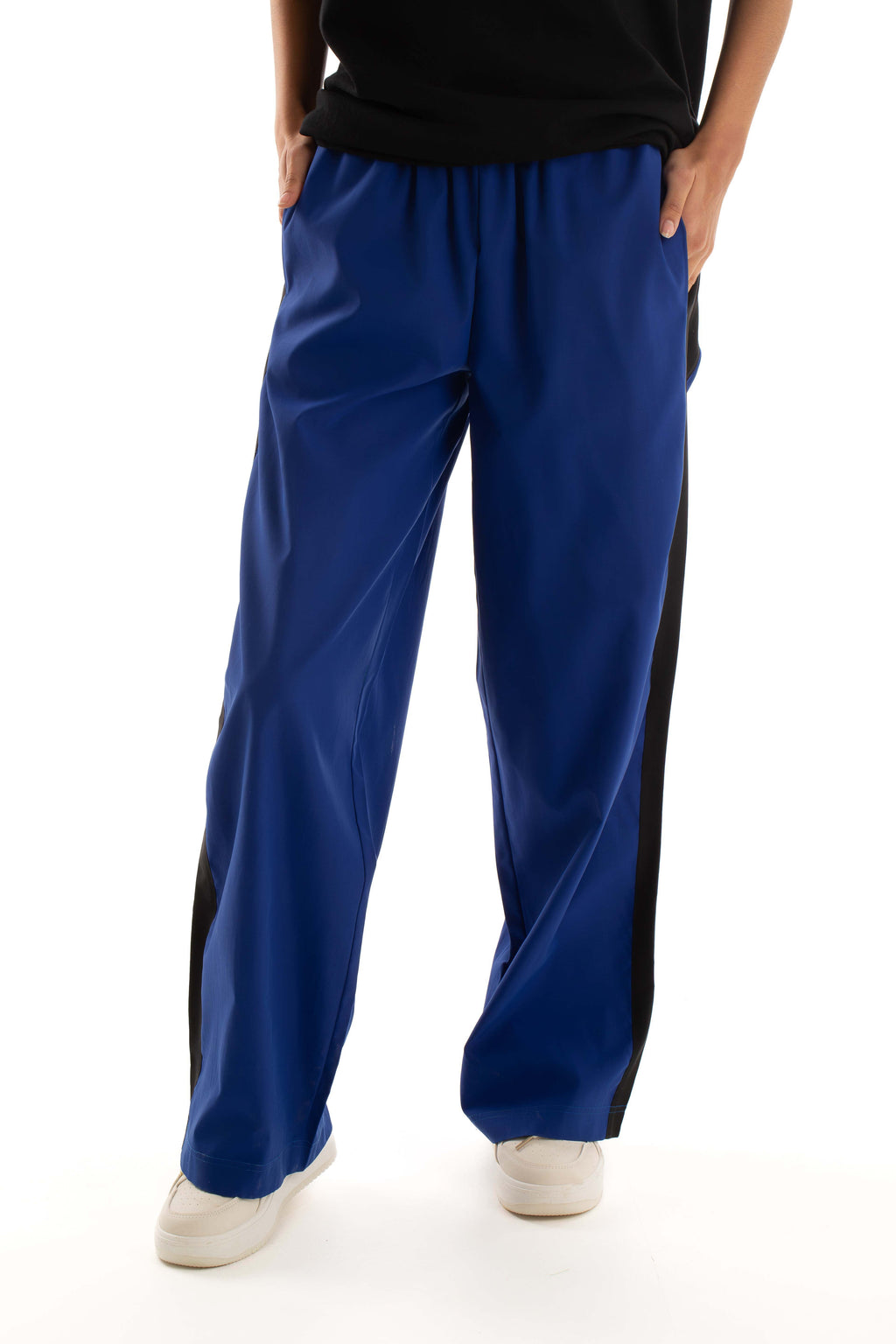 Relaxed Pants Featuring Side Stripe Detail