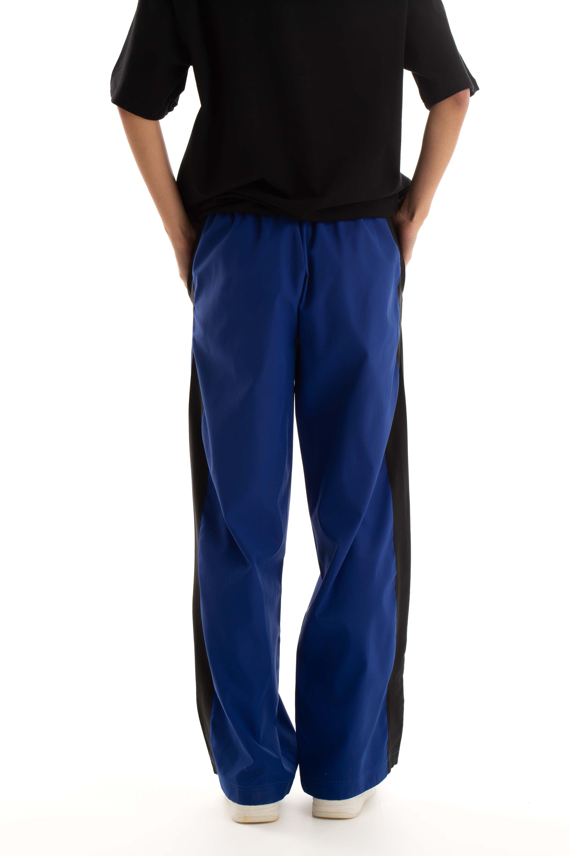 Relaxed Pants Featuring Side Stripe Detail