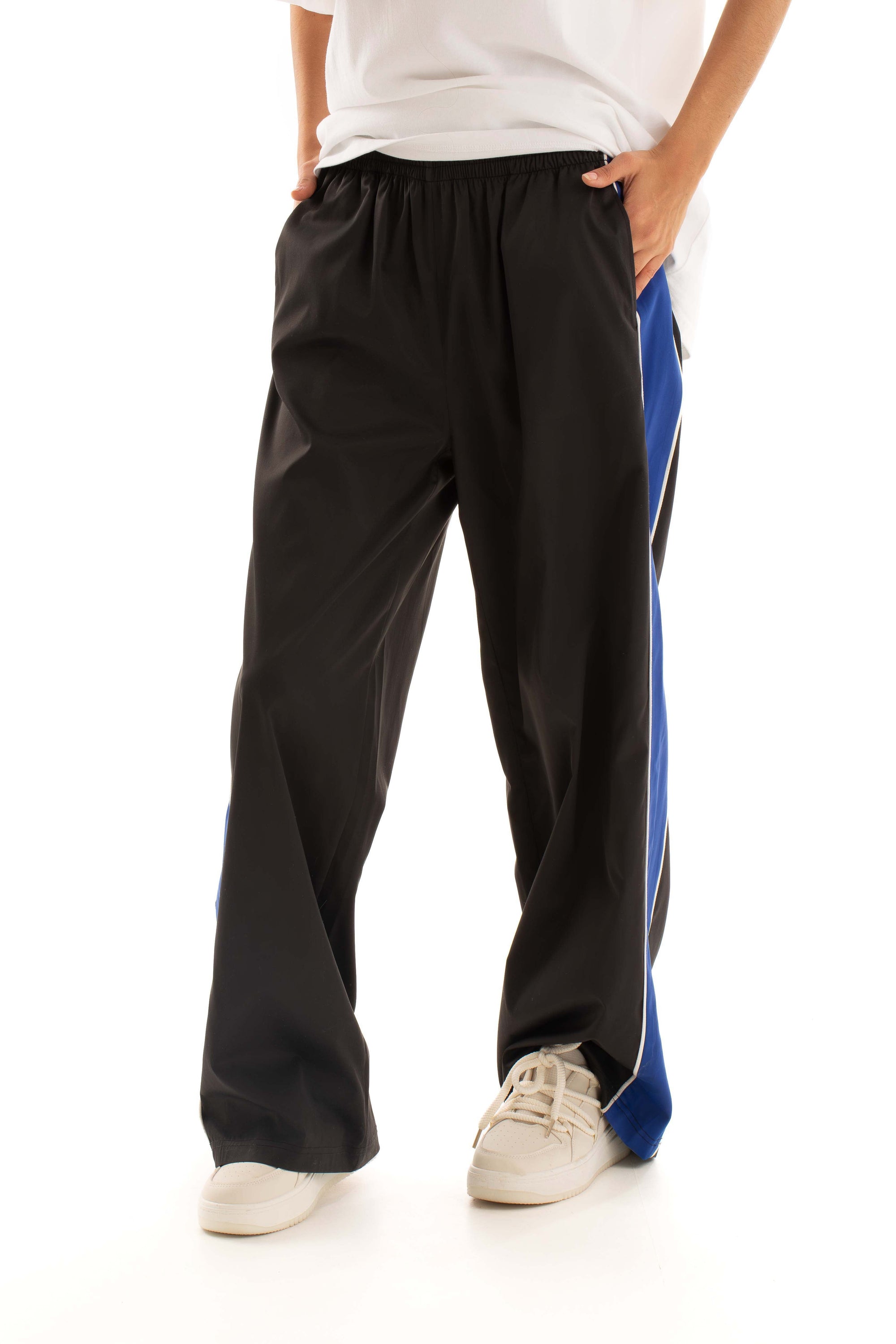 Relaxed Pants Featuring Side Stripe Detail