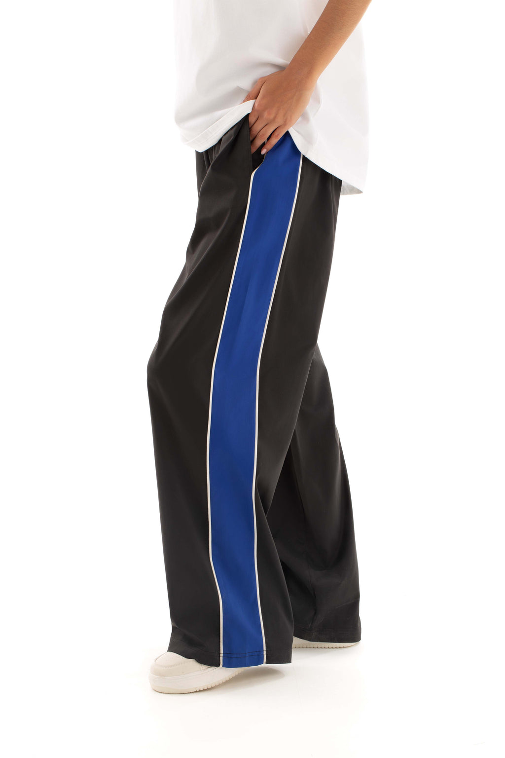 Relaxed Pants Featuring Side Stripe Detail