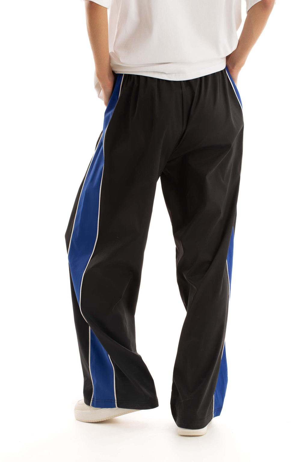 Relaxed Pants Featuring Side Stripe Detail