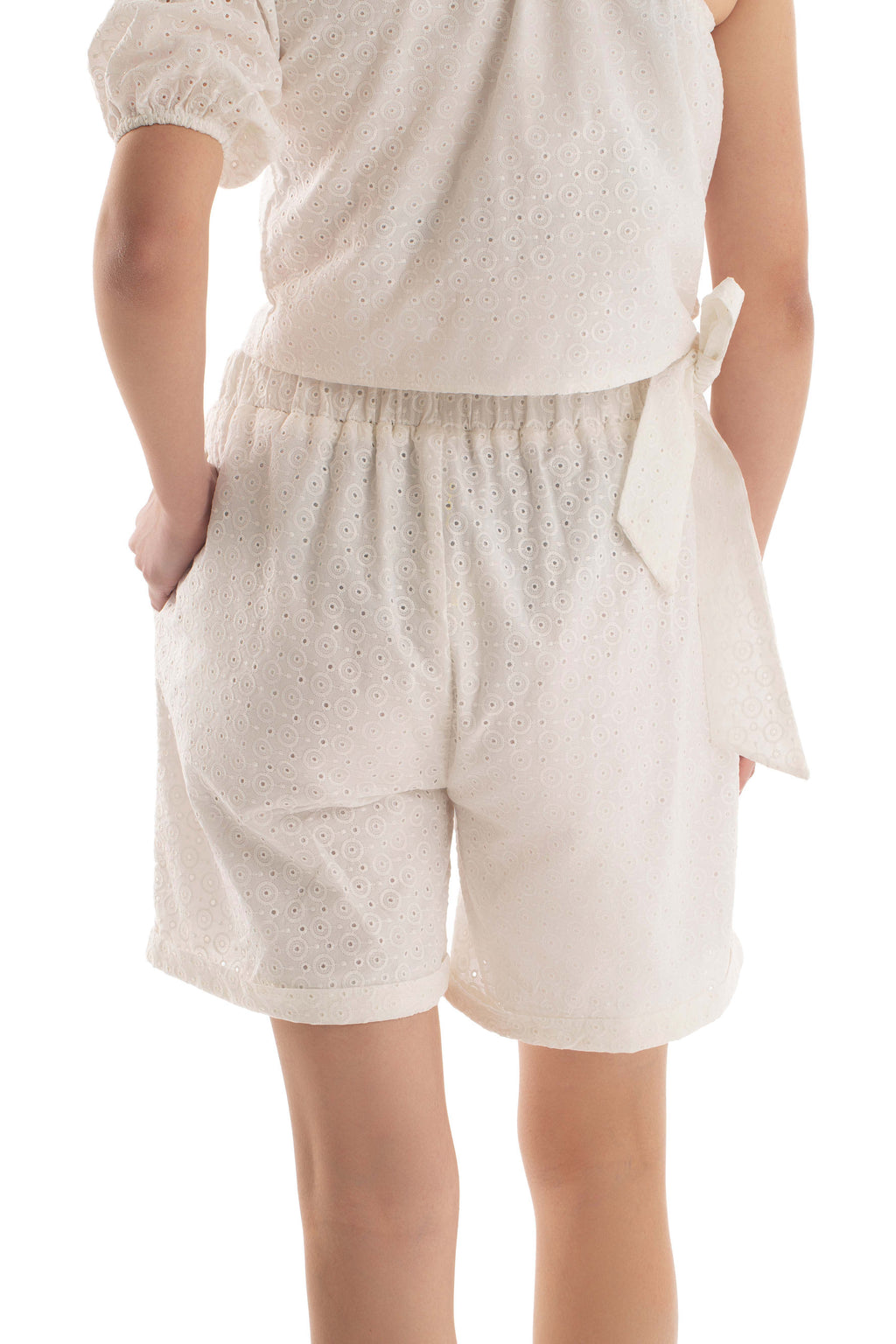 Embroidered Feminine Shorts with Pockets