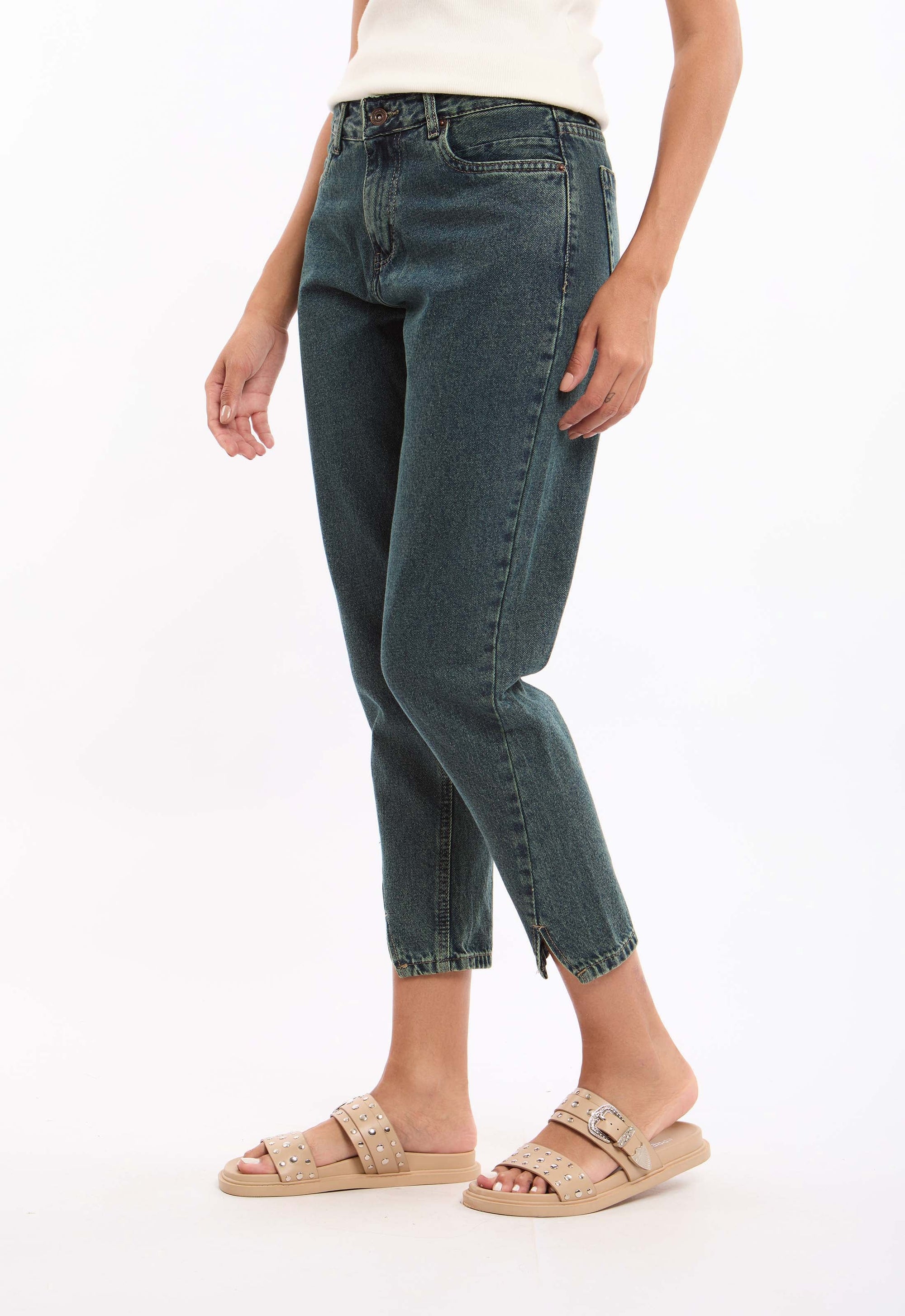 Ankle-Length Tapered Jeans with Notched Hem