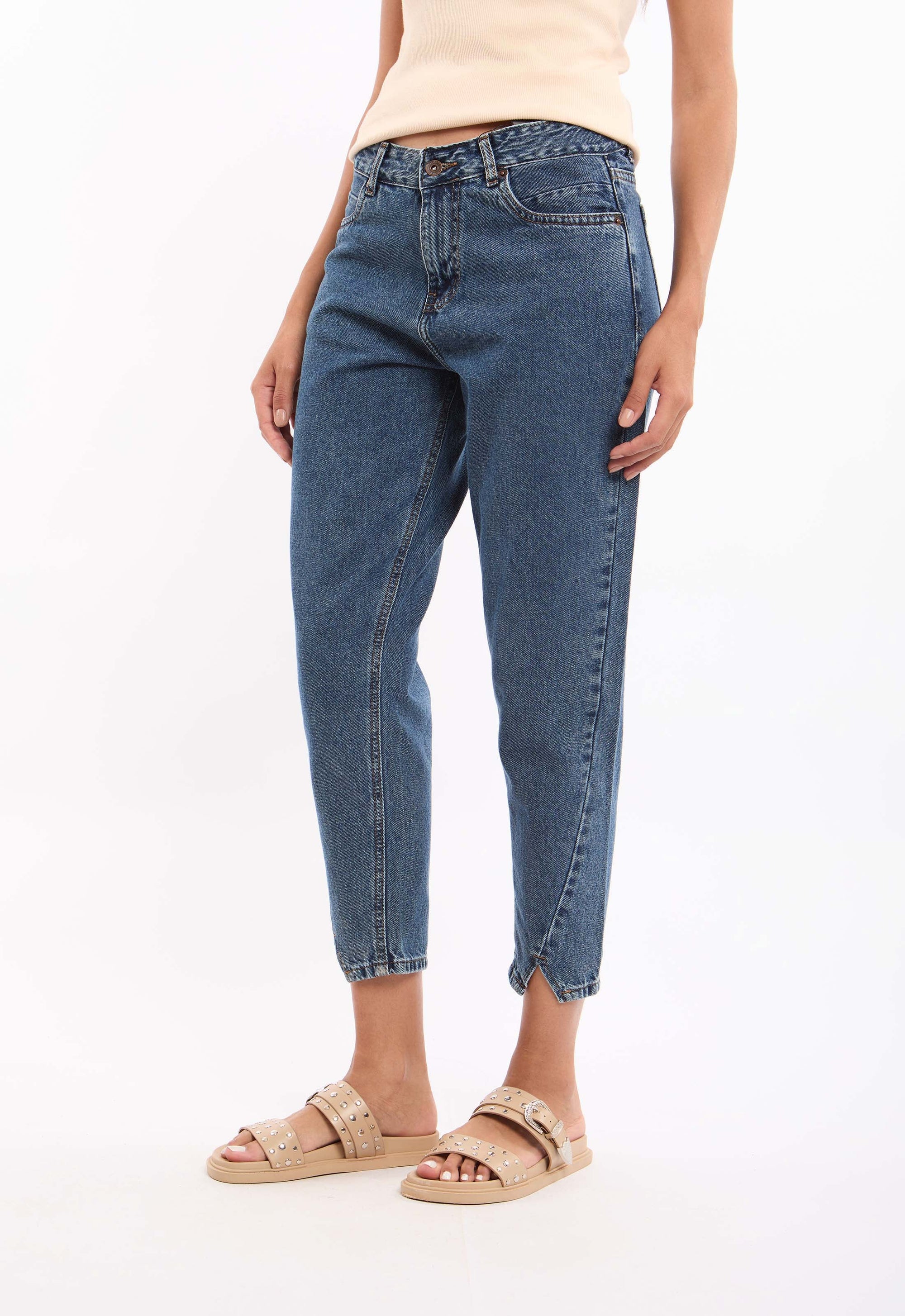 Ankle-Length Tapered Jeans with Notched Hem
