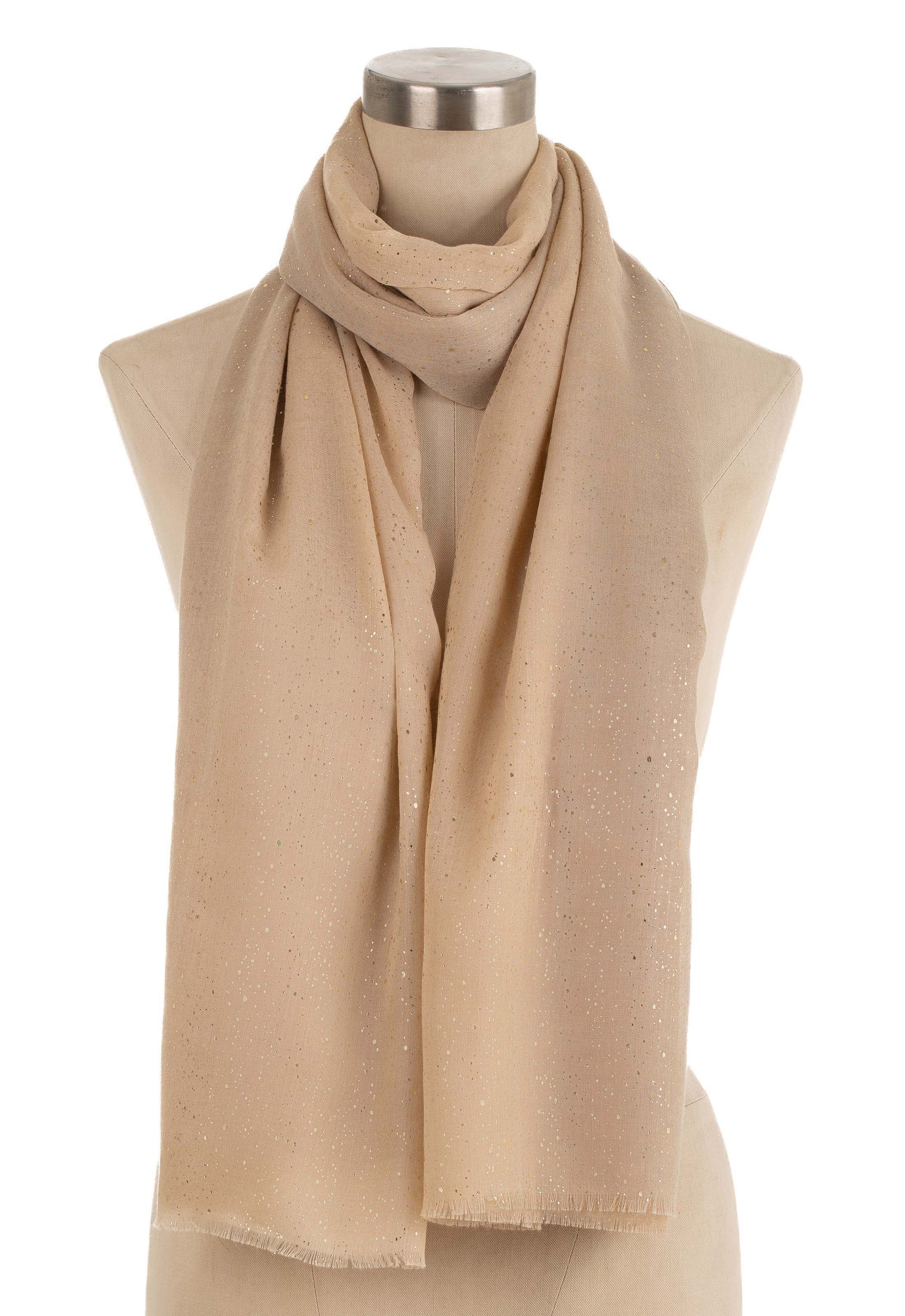 Wrap-Up Scarf with Golden Touch