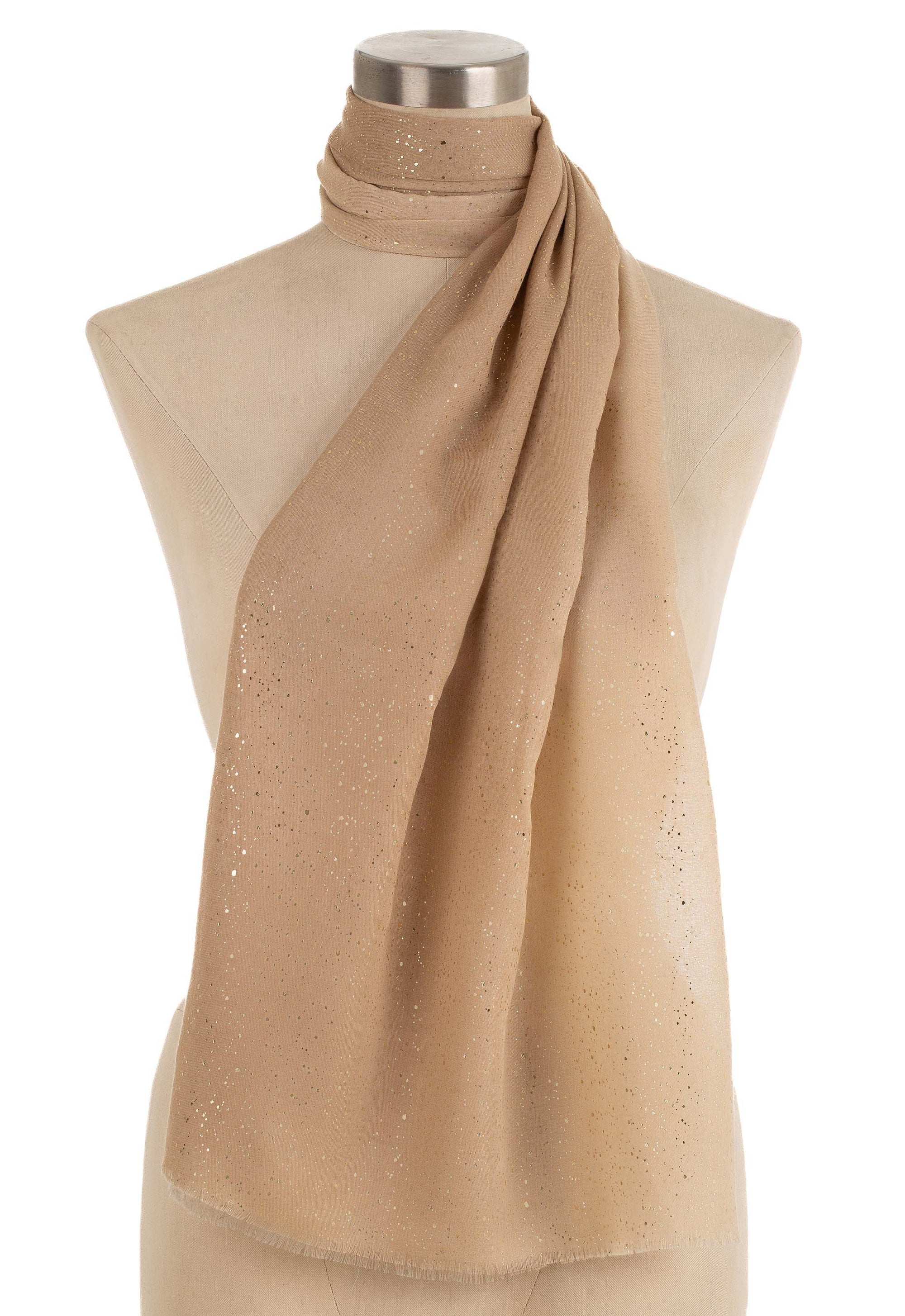Wrap-Up Scarf with Golden Touch
