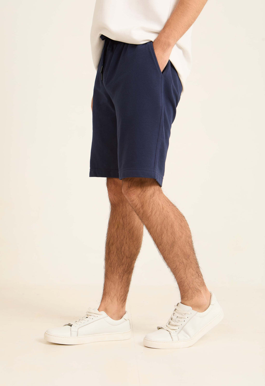 شورت رجالي قصير بقصّة عادية من القطن باللون الأزرق الداكن