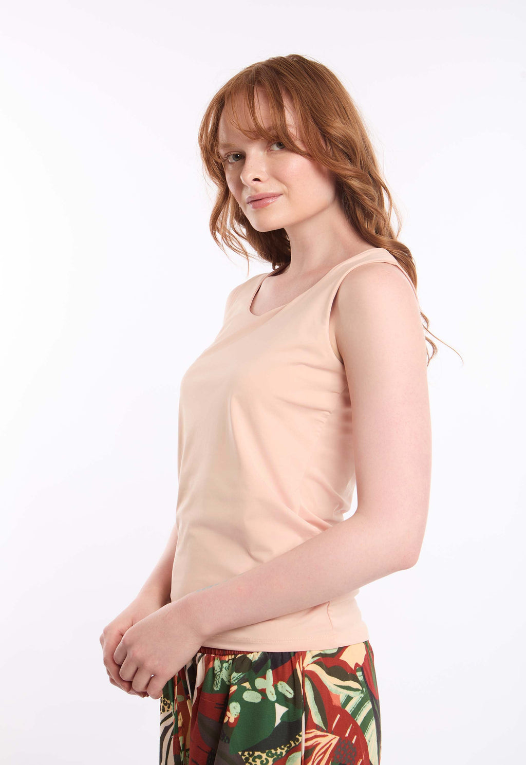 بلوزة نسائية بدون أكمام باللون الوردي