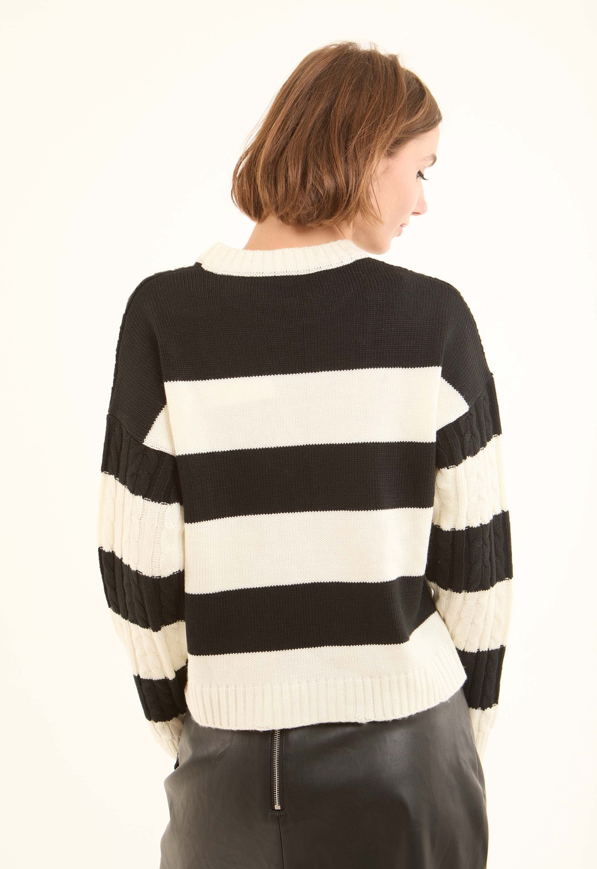 Dual-Tone Striped with Knit Casual Pullover