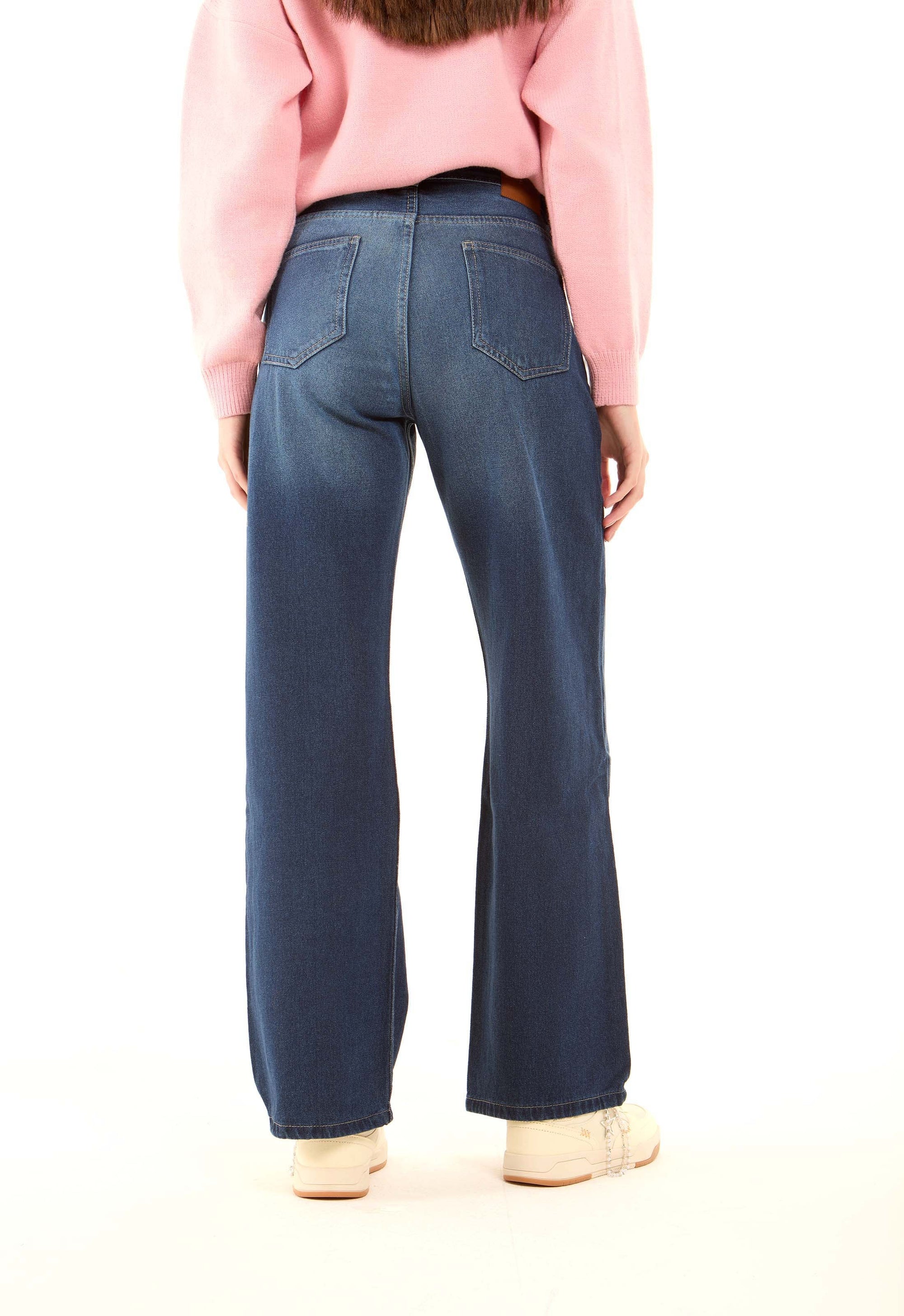 Wide-Leg Stretch Denim Pants