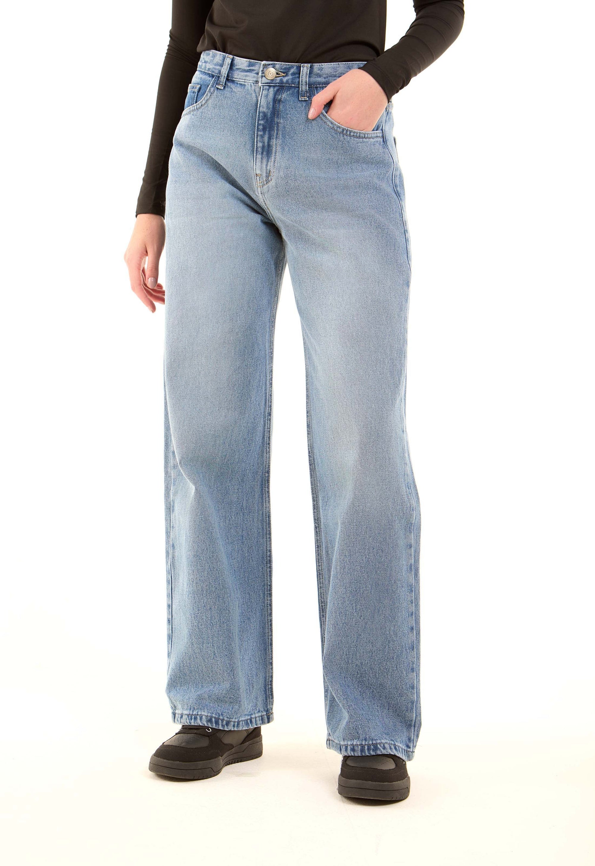 Wide-Leg Stretch Denim Pants