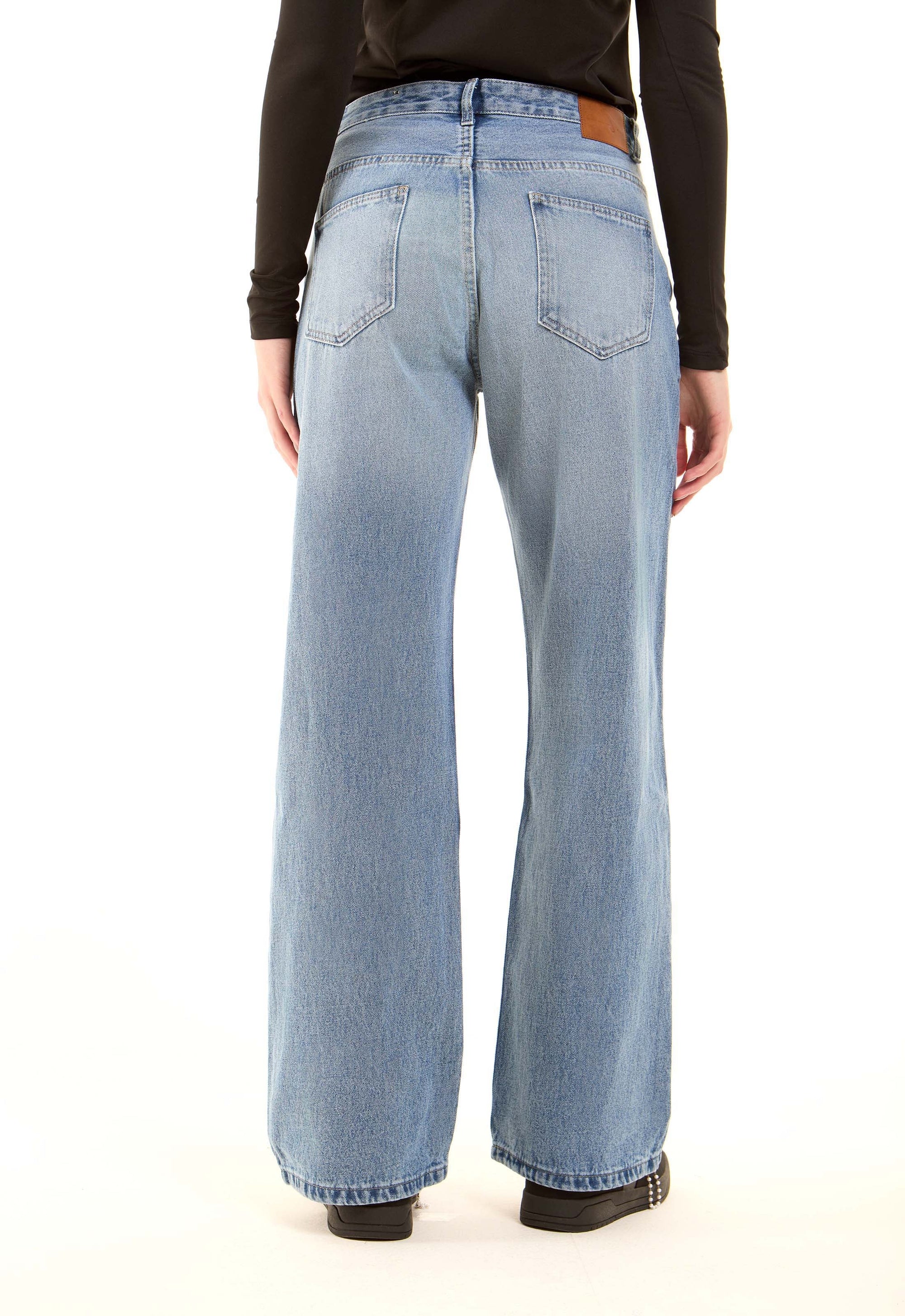 Wide-Leg Stretch Denim Pants