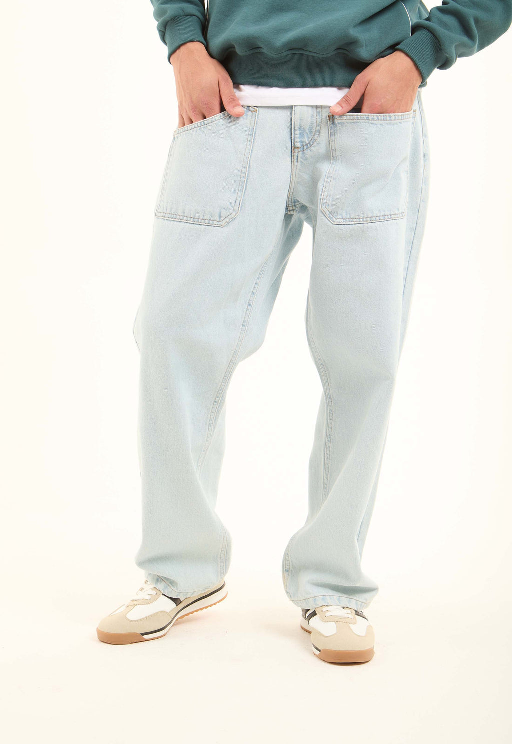 Utility Pocket Loose Jeans