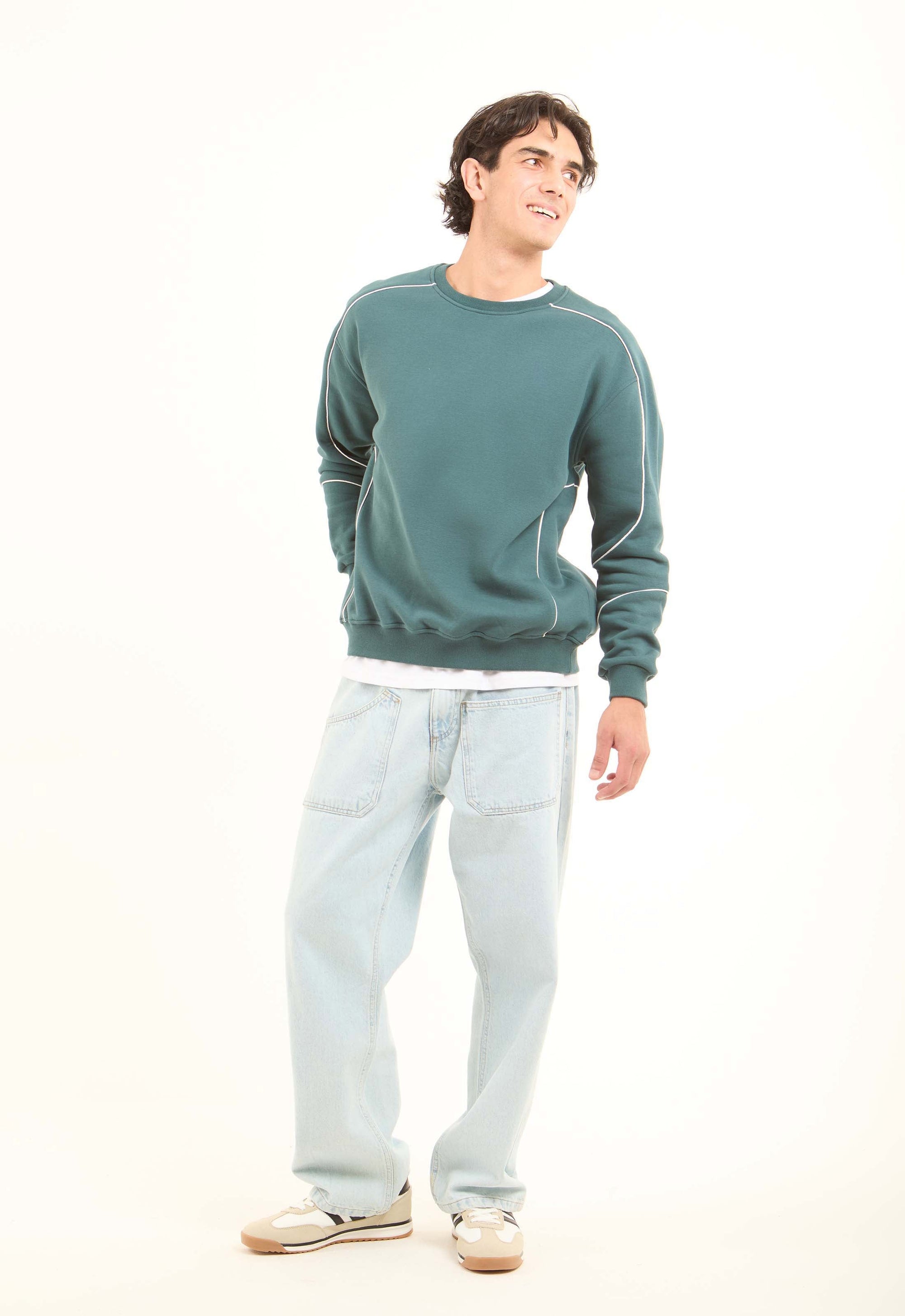 Utility Pocket Loose Jeans