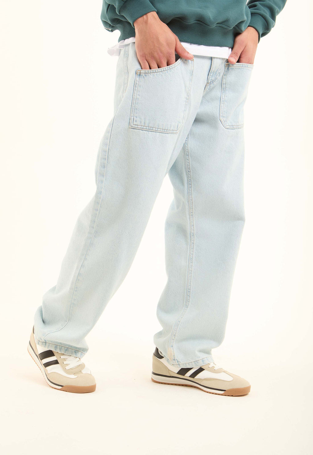 Utility Pocket Loose Jeans