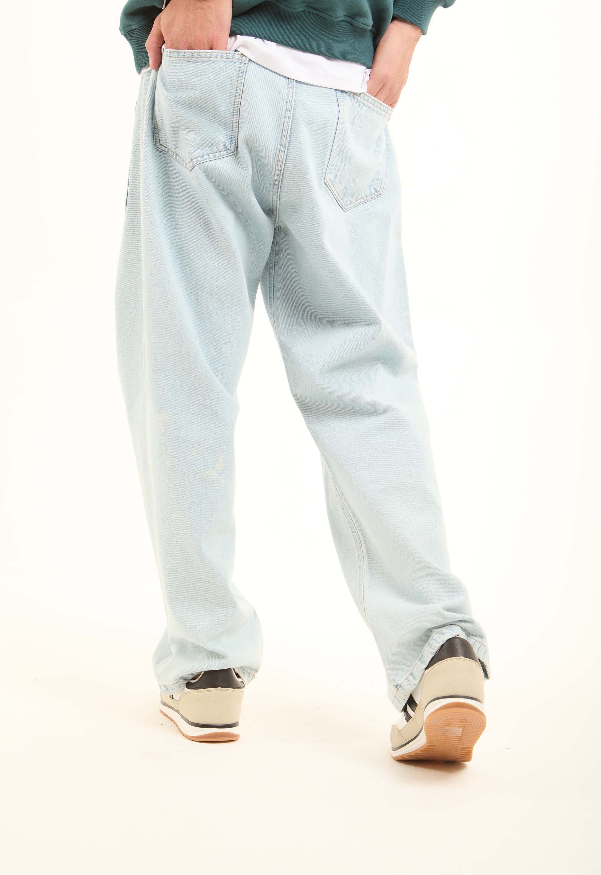 Utility Pocket Loose Jeans