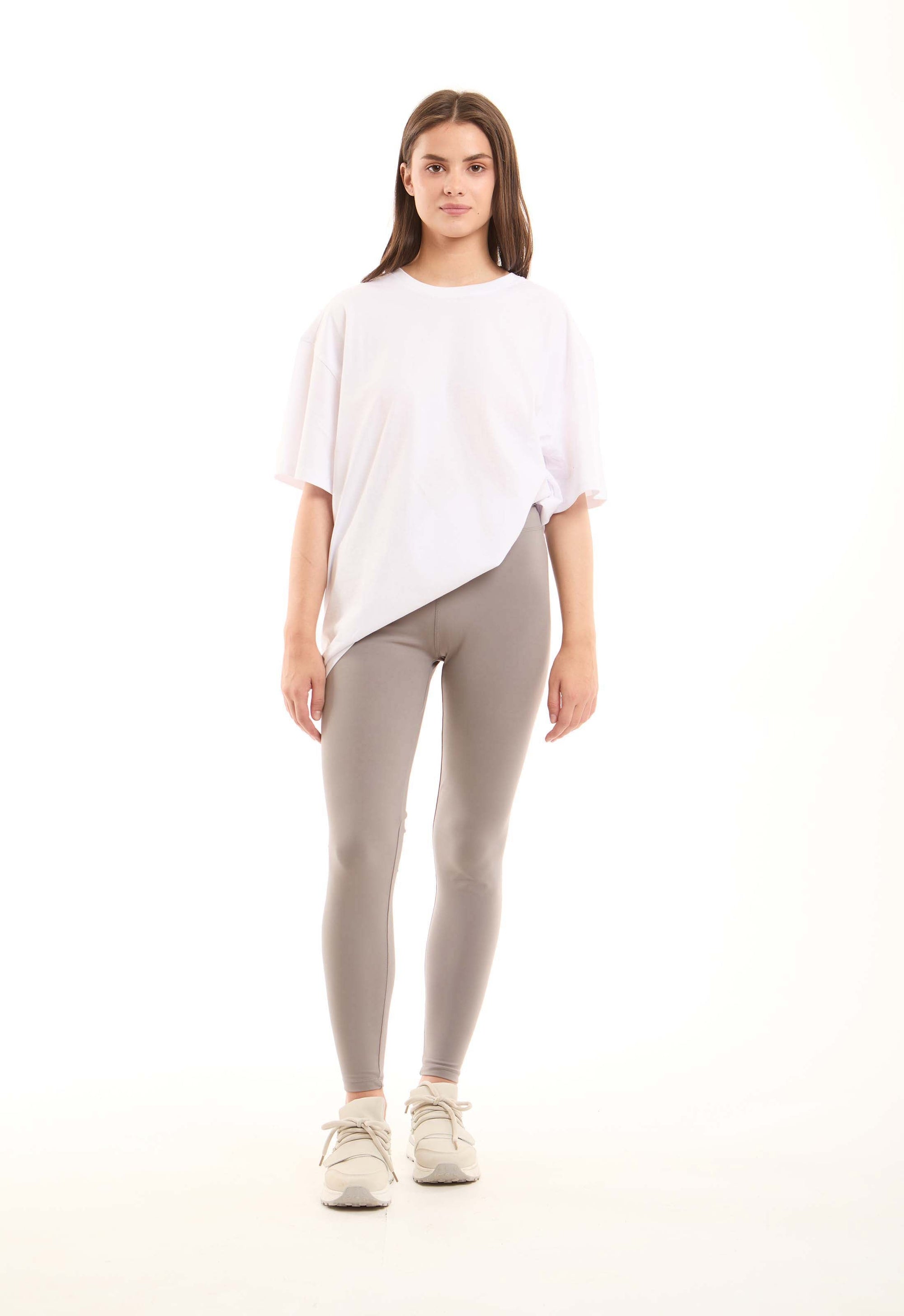Stretch Leggings Featuring a Sculpted Fit