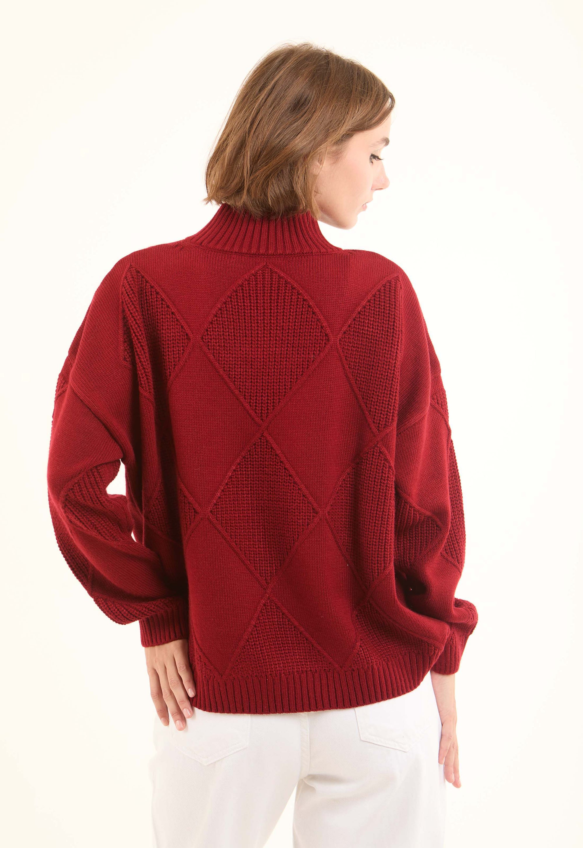 بلوفر شتوي سيمك محبوك بنقشة ماسات