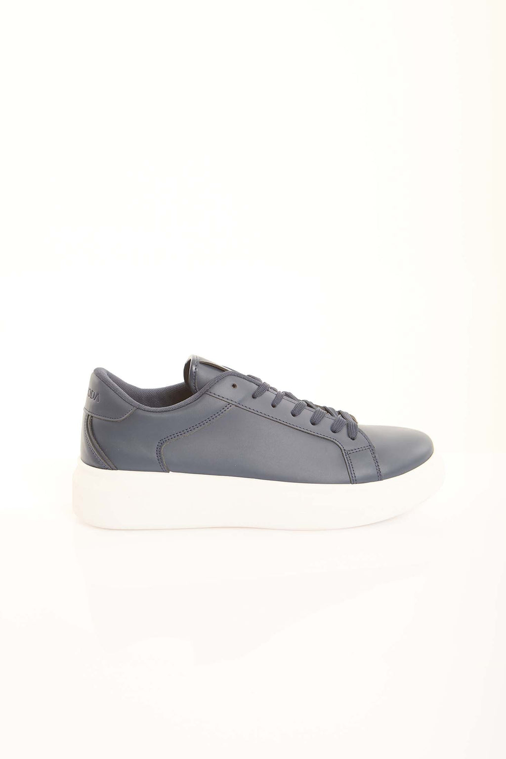 Classic Plain Panel Low-Top Trainers