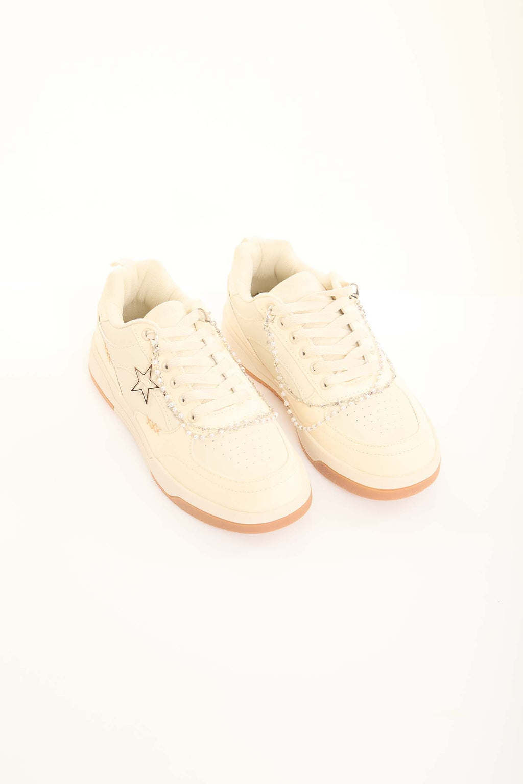 Star Sneakers with Decorative Pearls Chain