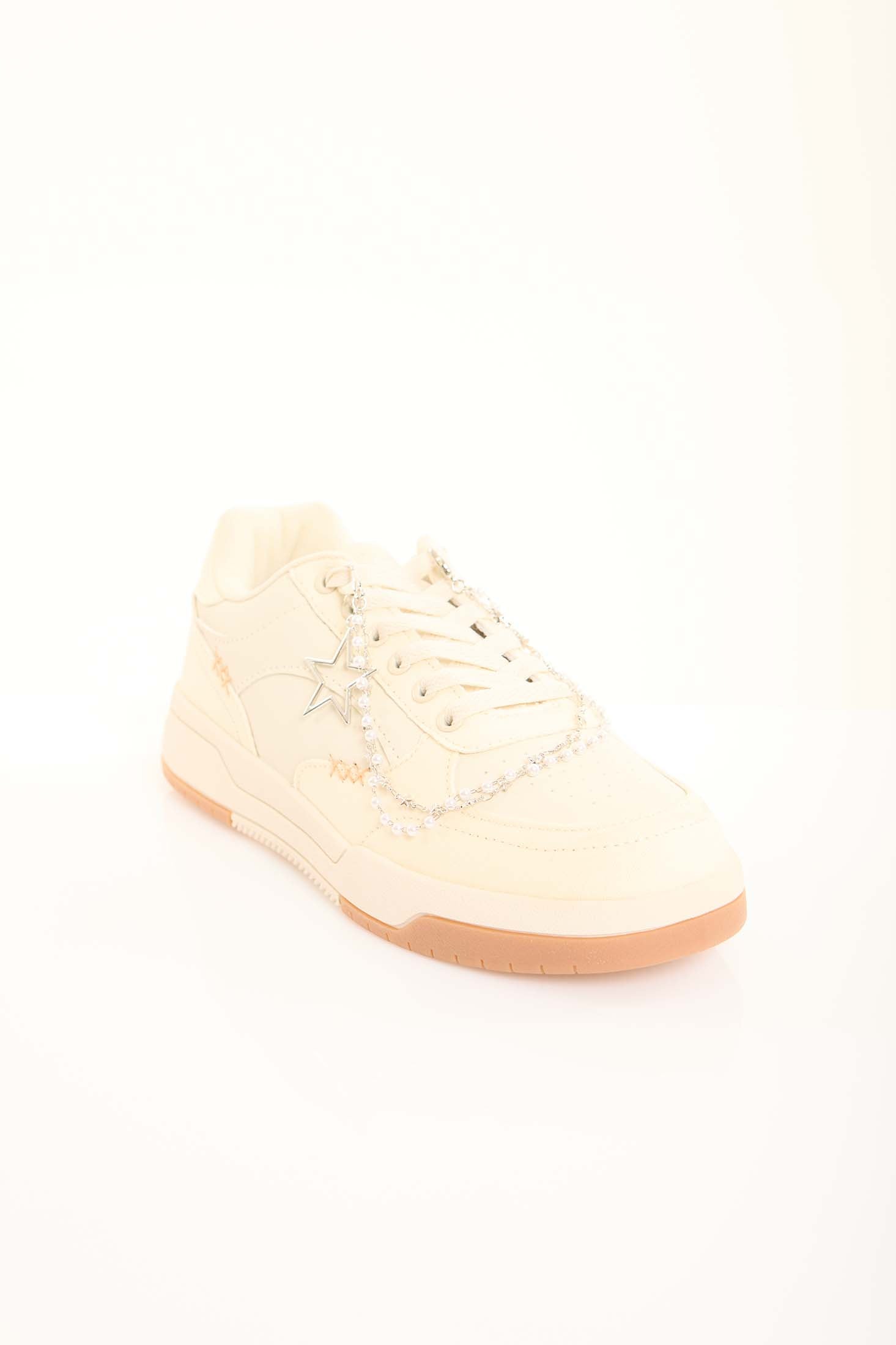 Star Sneakers with Decorative Pearls Chain