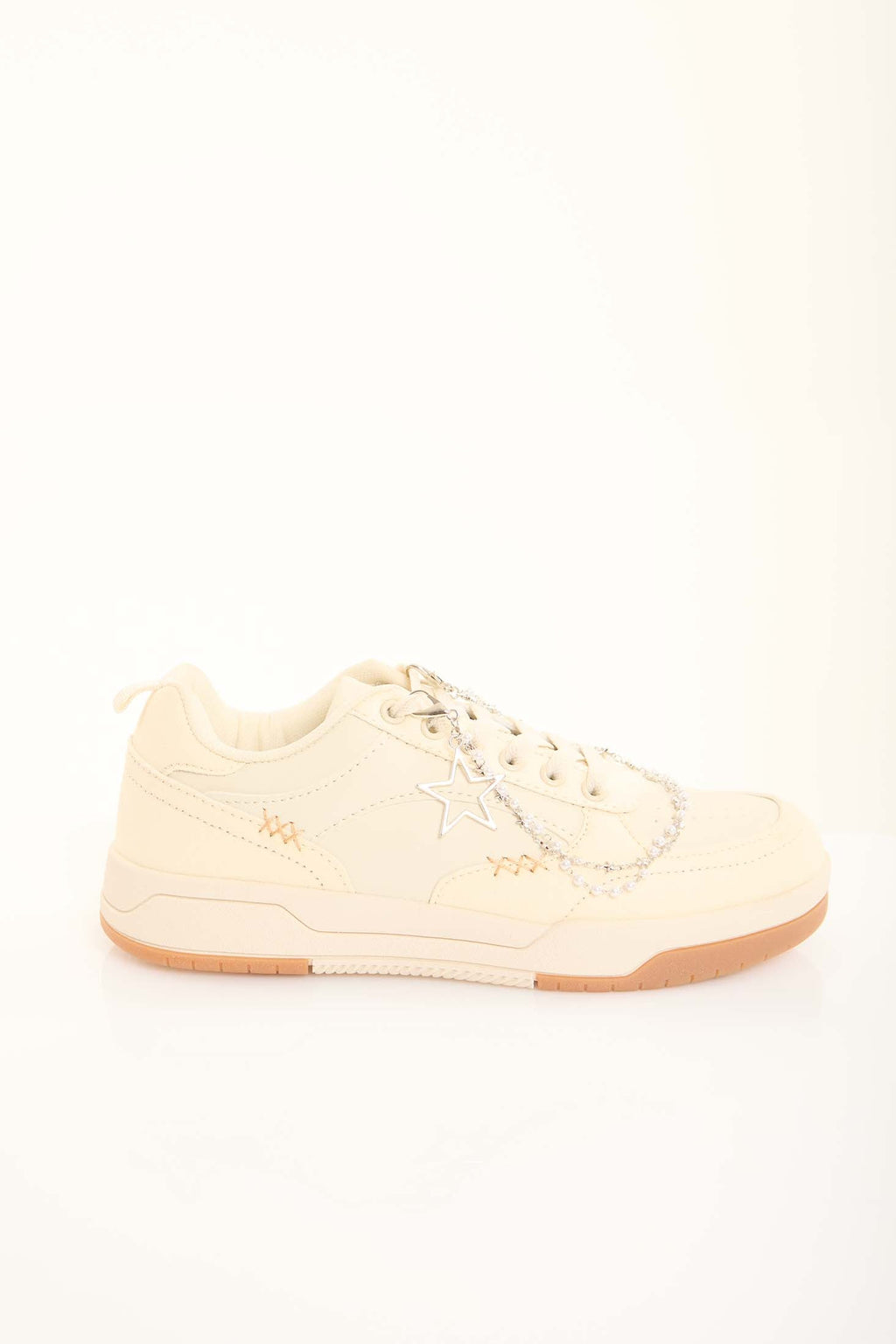 Star Sneakers with Decorative Pearls Chain